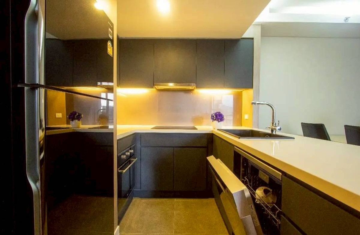 For RentCondoSukhumvit, Asoke, Thonglor : Condo Mode Sukhumvit 61, convenient travel, near BTS, there is a shuttle, quiet location, beautiful room, fully furnished, ready to move in.