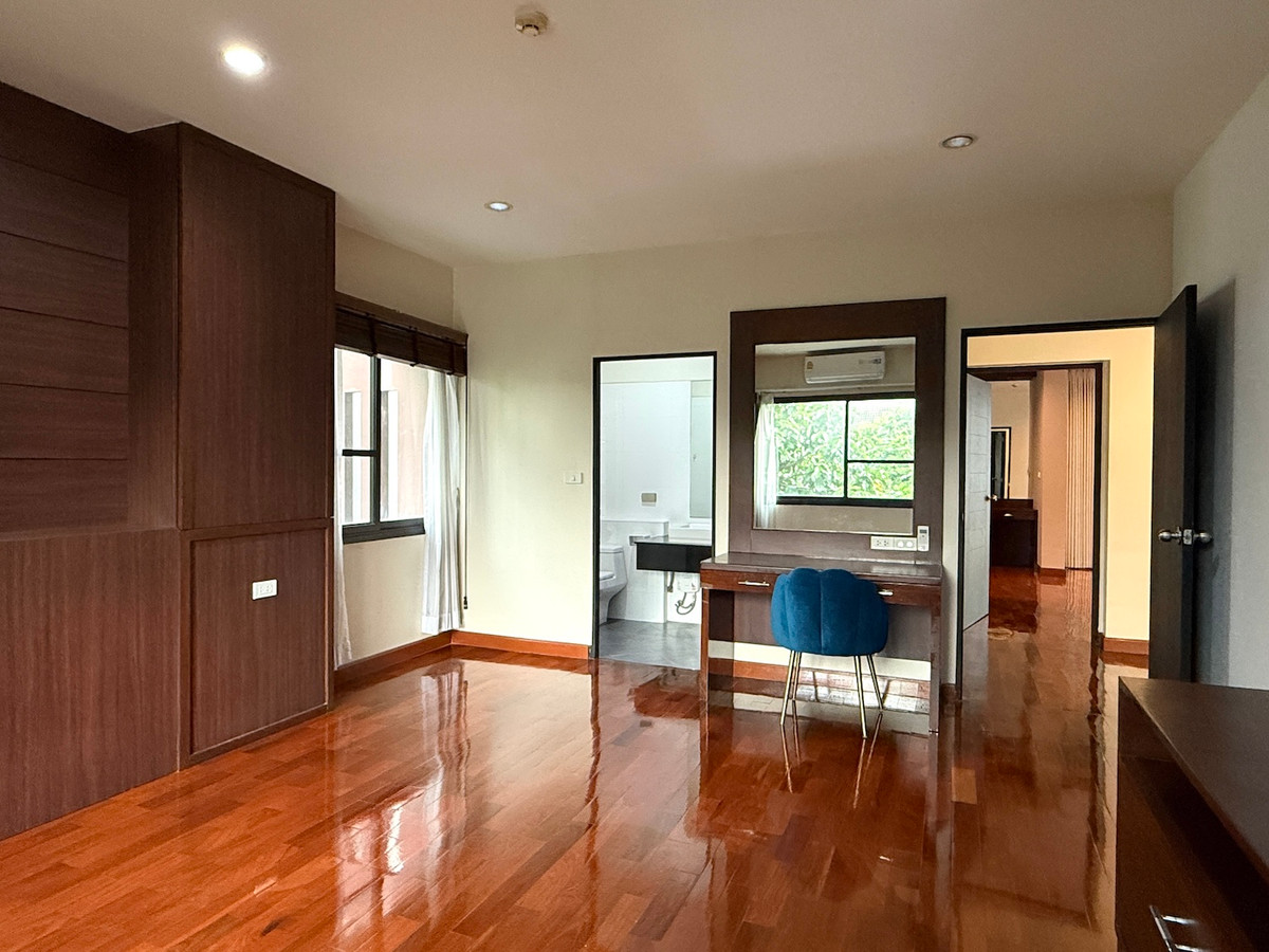 ให้เช่าทาวน์โฮมสุขุมวิท อโศก ทองหล่อ : บ้านเดี่ยว 3 ห้องนอน พร้อมให้เช่า ใกล้กับห้าง Emporium