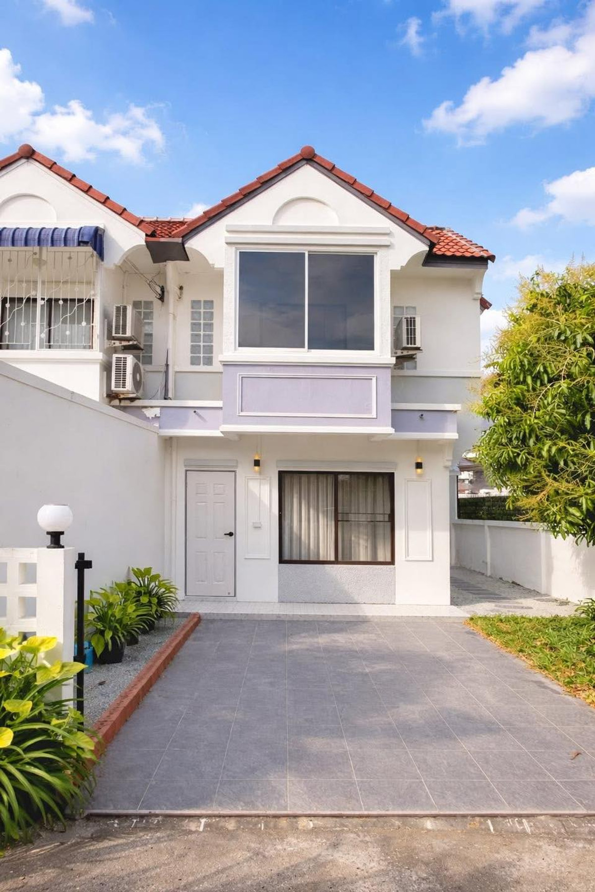 For SaleTownhomePattaya, Bangsaen, Chonburi : Moo Bam Ngam Charoen 2 / 3 Bedrooms (FOR SALE) BEWN132