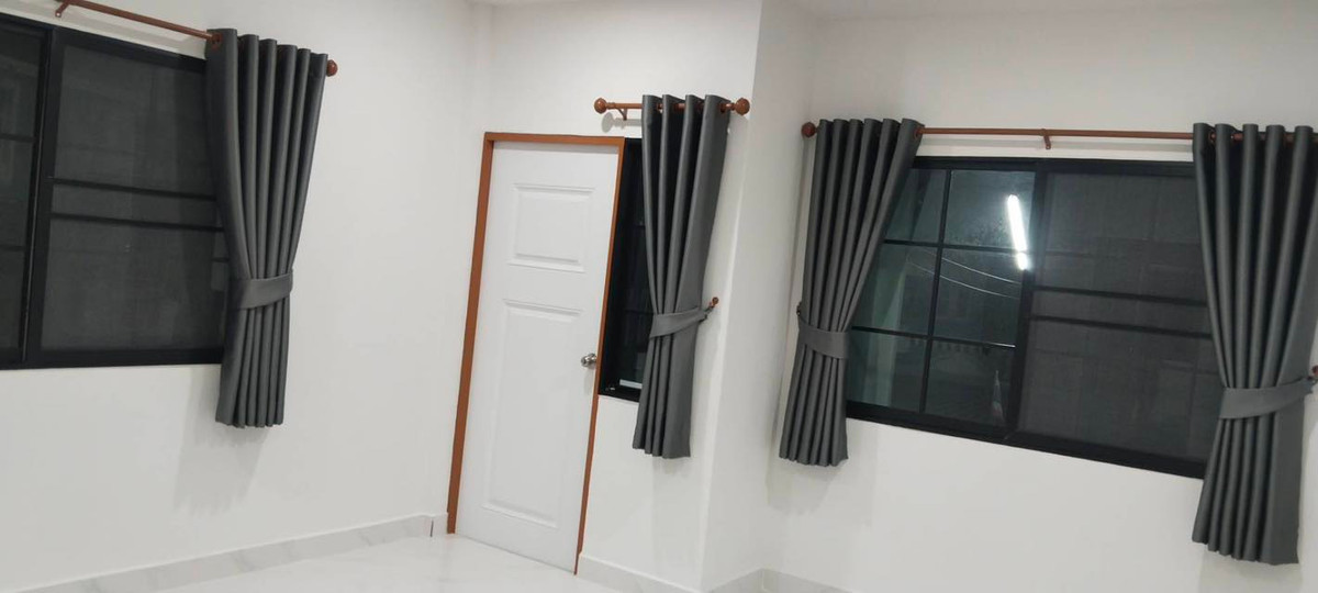 ให้เช่าทาวน์โฮมมีนบุรี-ร่มเกล้า : บ้านเช่าใกล้รถไฟฟ้า ให้เช่าบ้านรามอินทรา ตกแต่งใหม่ทั้งหลัง 2นอน 2น้ำ 2ที่จอดรถ บ้านหลังมุม