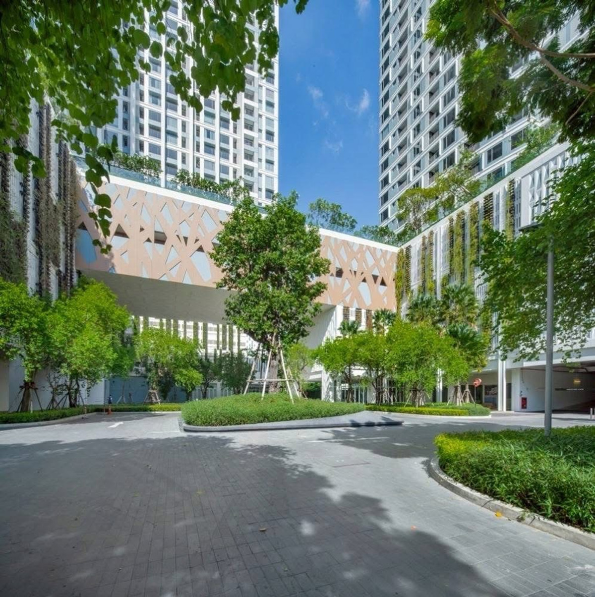 ให้เช่าคอนโดลาดพร้าว เซ็นทรัลลาดพร้าว : The Saint Residences ห้องมุมวิวเปิด ชั้น 38 คอนโดพรีเมียม ใจกลางลาดพร้าว เพียง 32,000 บาท/เดือน