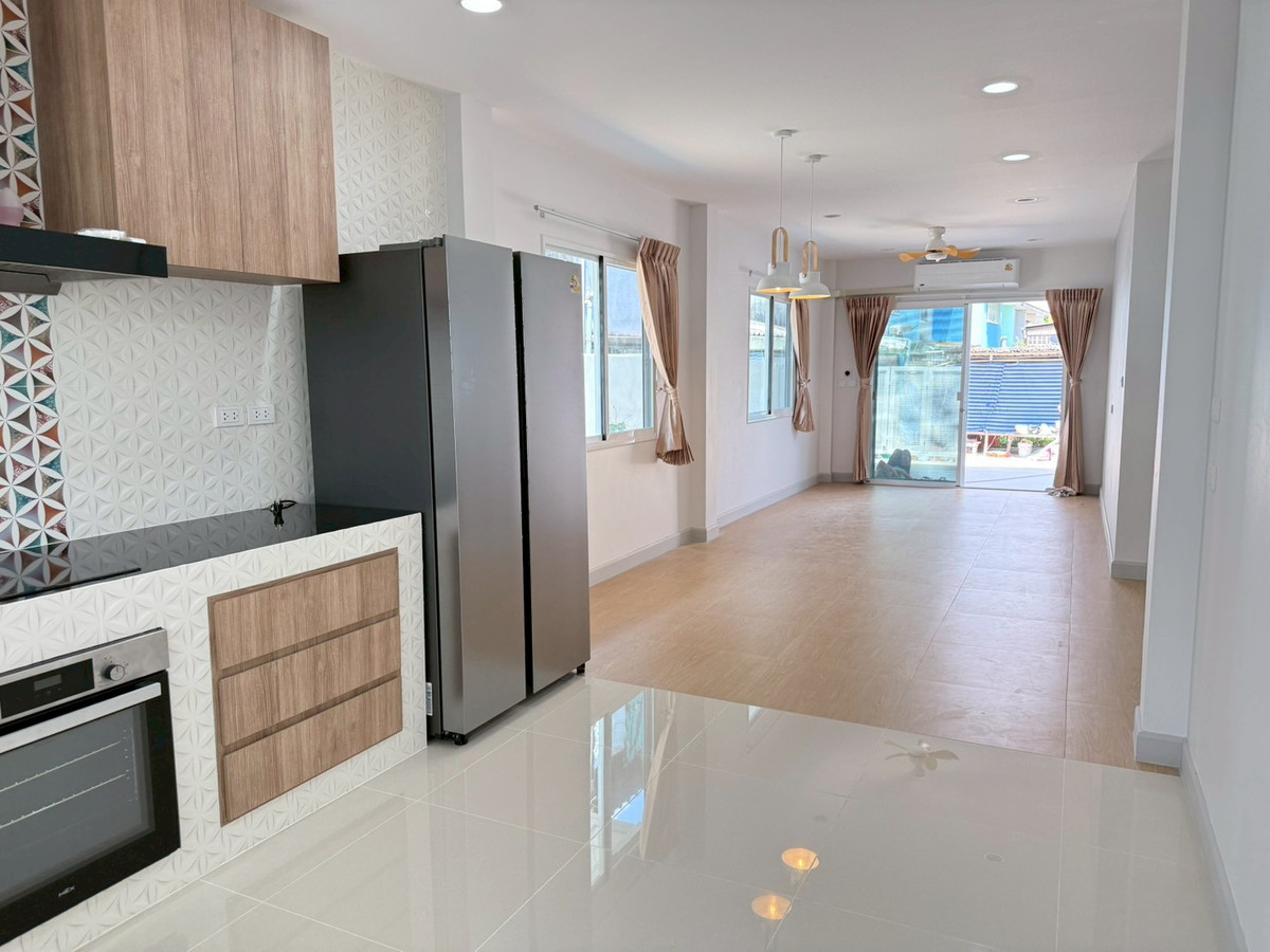 For RentHouseOnnut, Udomsuk : 🐈🎊 Urgent House On Nut 40 for rent with a small garden inside the house. Can turn animals