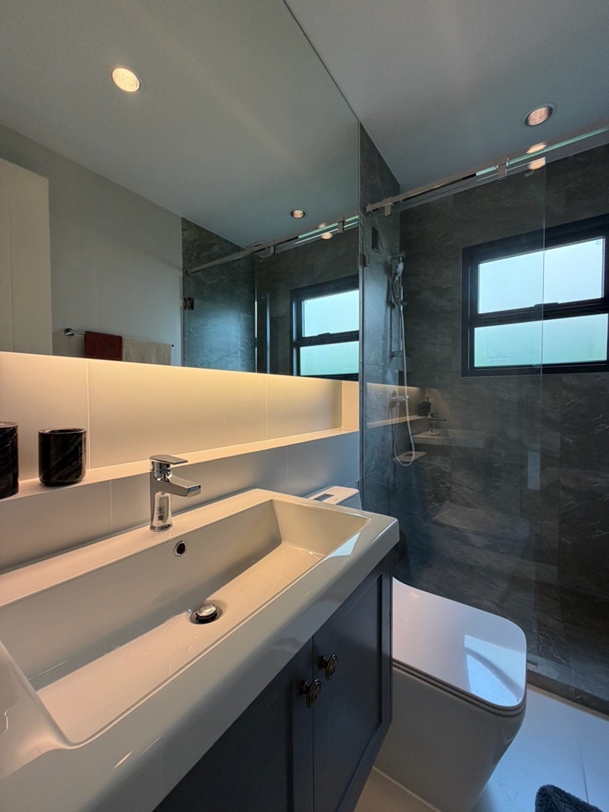 ให้เช่าบ้านบางนา แบริ่ง ลาซาล : ให้เช่าบ้านเดี่ยวหรู เศรษฐสิริ บางนา กม.10 บ้านเดี่ยวดีไซน์โมเดิร์น เรียบหรู ฟังก์ชันลงตัว เหมาะสำหรับครอบครัวที่ต้องการความเป็นส่วนตัวในโครงการระดับพรีเมียม