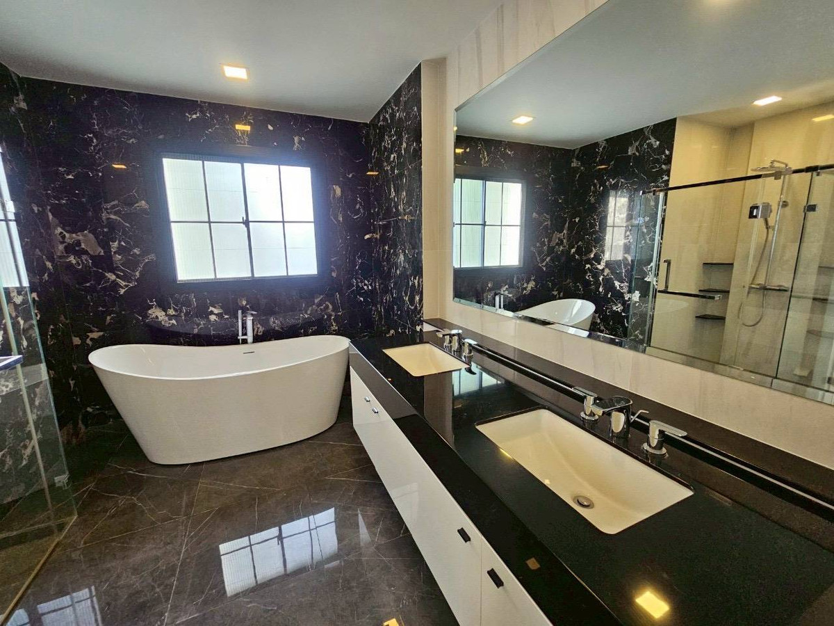 HousePattanakan, Srinakarin : Palazzo Srinakarin for rent or sale