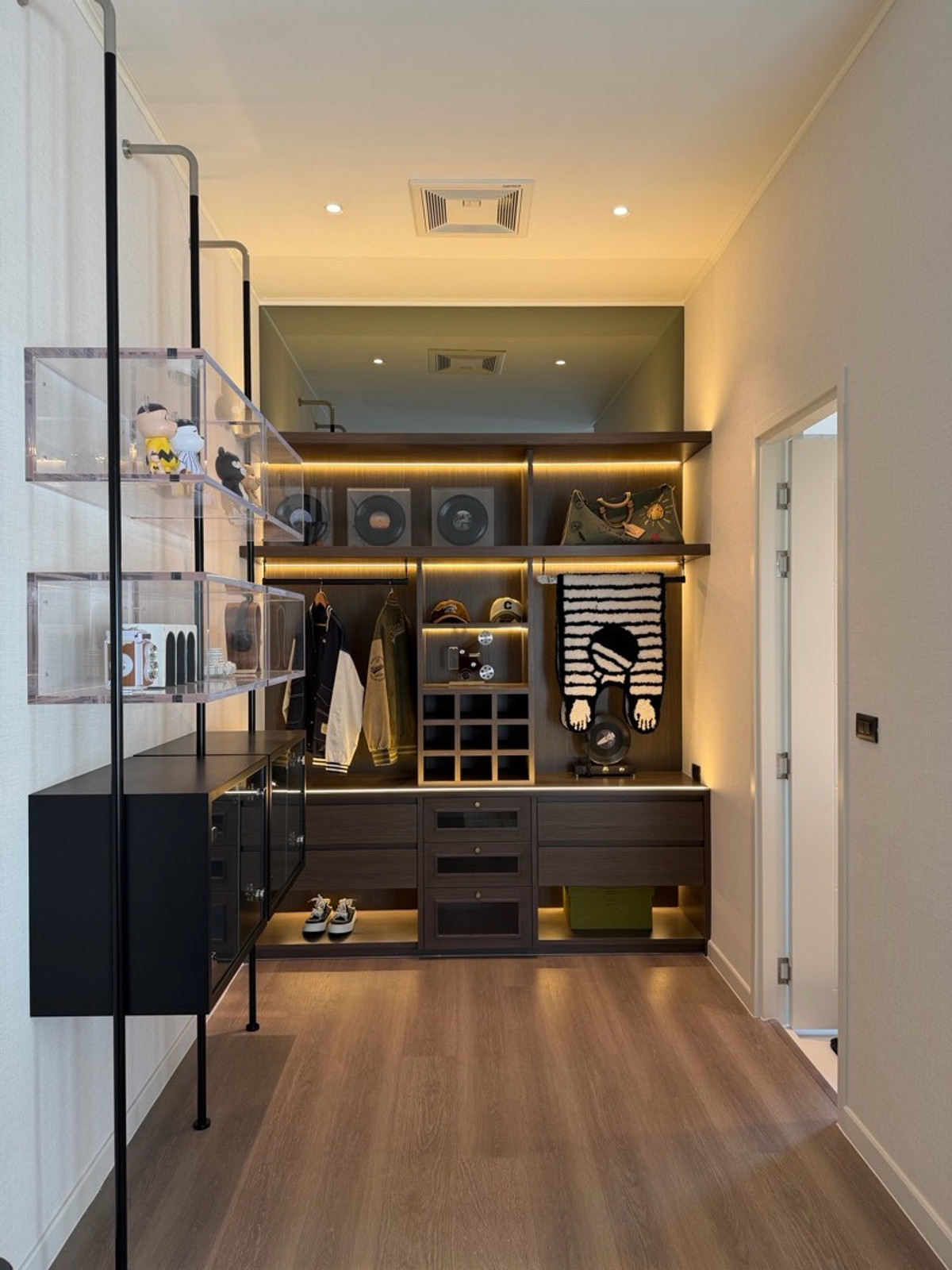 ให้เช่าบ้านบางนา แบริ่ง ลาซาล : ให้เช่าบ้านเดี่ยวหรู เศรษฐสิริ บางนา กม.10 บ้านเดี่ยวดีไซน์โมเดิร์น เรียบหรู ฟังก์ชันลงตัว เหมาะสำหรับครอบครัวที่ต้องการความเป็นส่วนตัวในโครงการระดับพรีเมียม