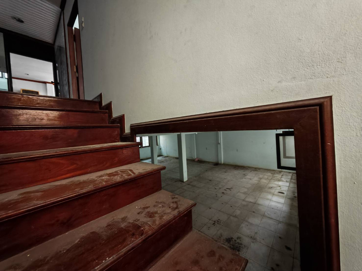 ขายบ้านรัชดา ห้วยขวาง : ขายด่วน!! บ้านเดี่ยว 2 ชั้น 126 ตรว. ทำเลทองย่านห้วยขวาง-รัชดา มีห้องใต้ดินขนาดใหญ่