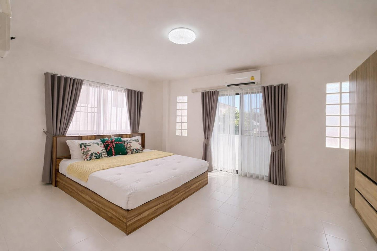 For SaleTownhomePattaya, Bangsaen, Chonburi : Moo Bam Ngam Charoen 2 / 3 Bedrooms (FOR SALE) BEWN132