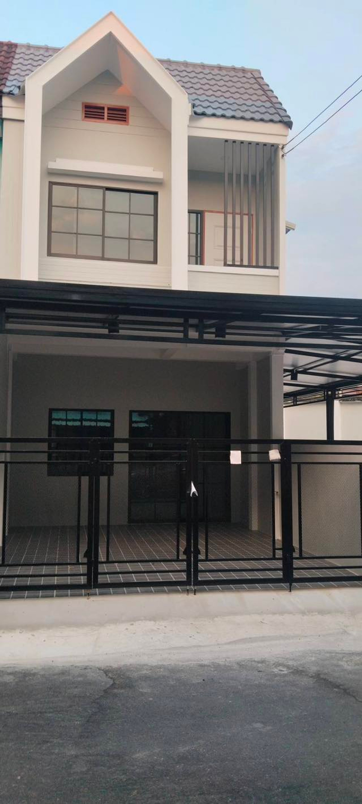 ให้เช่าทาวน์โฮมมีนบุรี-ร่มเกล้า : บ้านเช่าใกล้รถไฟฟ้า ให้เช่าบ้านรามอินทรา ตกแต่งใหม่ทั้งหลัง 2นอน 2น้ำ 2ที่จอดรถ บ้านหลังมุม