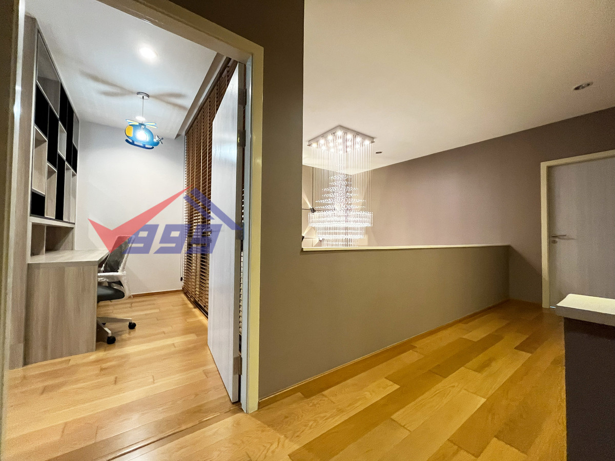 For RentTownhomePattanakan, Srinakarin : Modern luxury 3-bedroom townhouse for rent in Krungthep Kreetha.