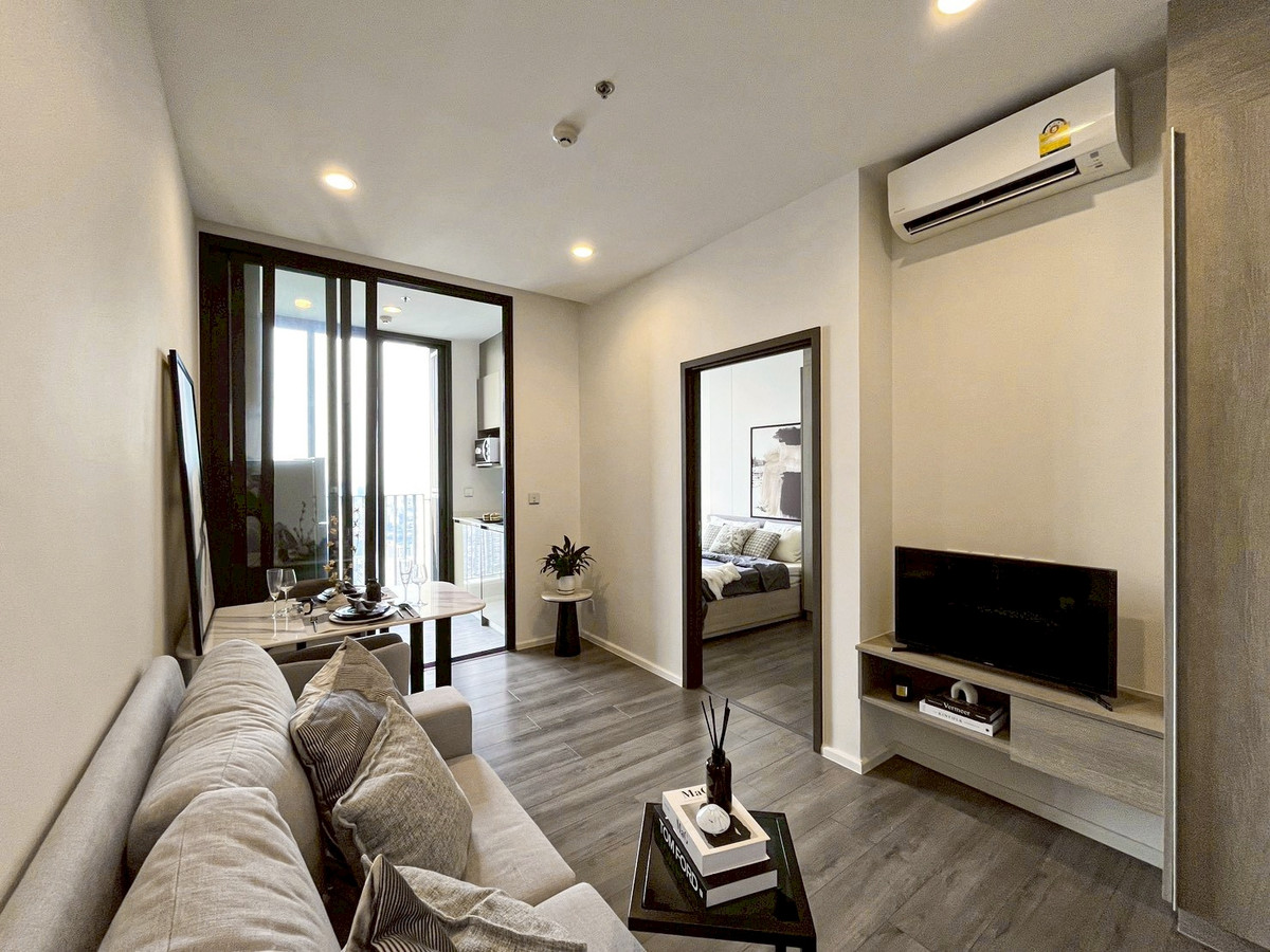 For SaleCondoOnnut, Udomsuk : ✅ 40th-floor condo with open panoramic view, north-facing (cool and breezy), rare unit in the project ✅ Whizdom Essence Sukhumvit 101 @ True Digital Park