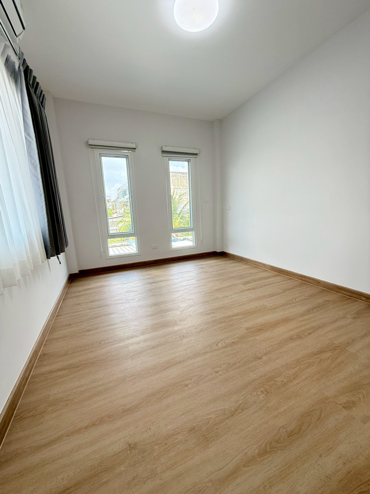 For RentHouseOnnut, Udomsuk : 🐈🎊 Urgent House On Nut 40 for rent with a small garden inside the house. Can turn animals