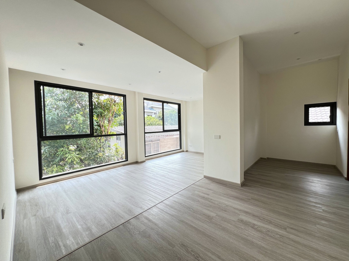 For SaleHouseSukhumvit, Asoke, Thonglor : Single house, Sukhumvit 71, corner house, 79 sq m, Pridi Banom 42, prime location, newly decorated.