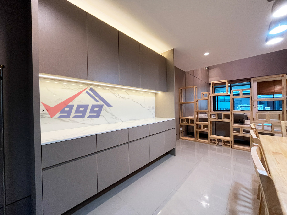 For RentTownhomePattanakan, Srinakarin : Modern luxury 3-bedroom townhouse for rent in Krungthep Kreetha.