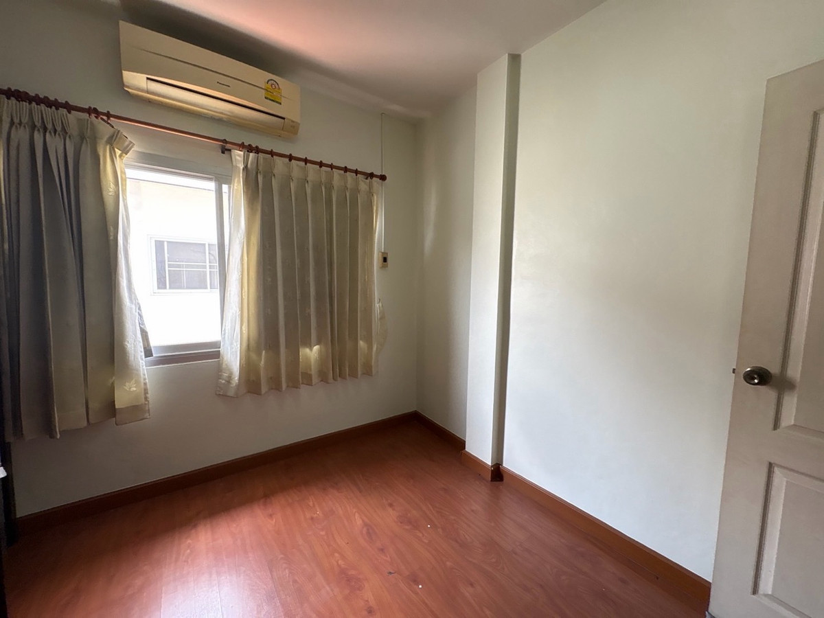 For RentTownhomePattanakan, Srinakarin : For rent, 3-story townhome, Suan Racha Village, Townhome, Krungthep Kreetha Soi 7.