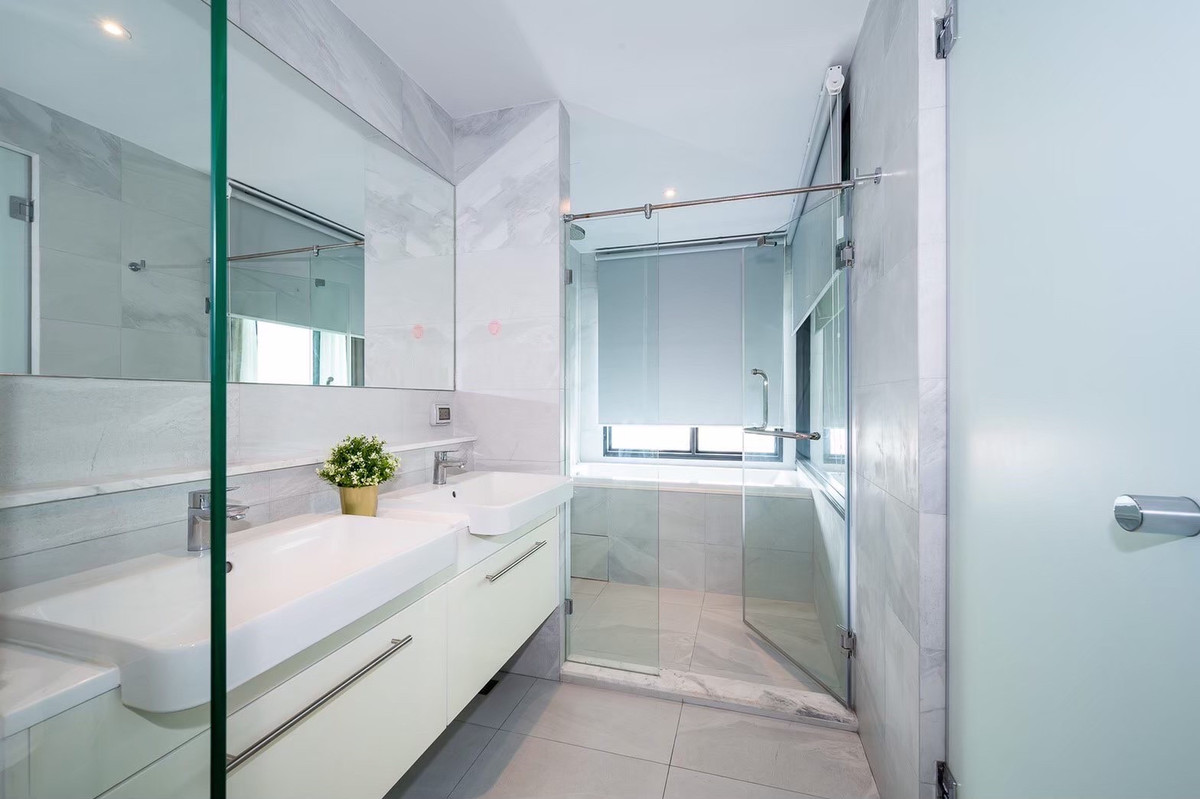 CondoSukhumvit, Asoke, Thonglor : Condo ready for sale and rent at Rhythm Ekkamai, convenient travel, close to BTS, shuttle available, beautifully decorated room, fully furnished, ready to move in!!