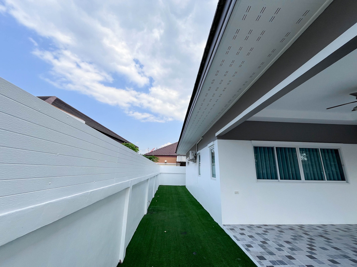 For SaleHousePattaya, Bangsaen, Chonburi : Moo Baan Pornthep Garden Ville 6 / 3 Bedrooms (FOR SALE) BEWN136