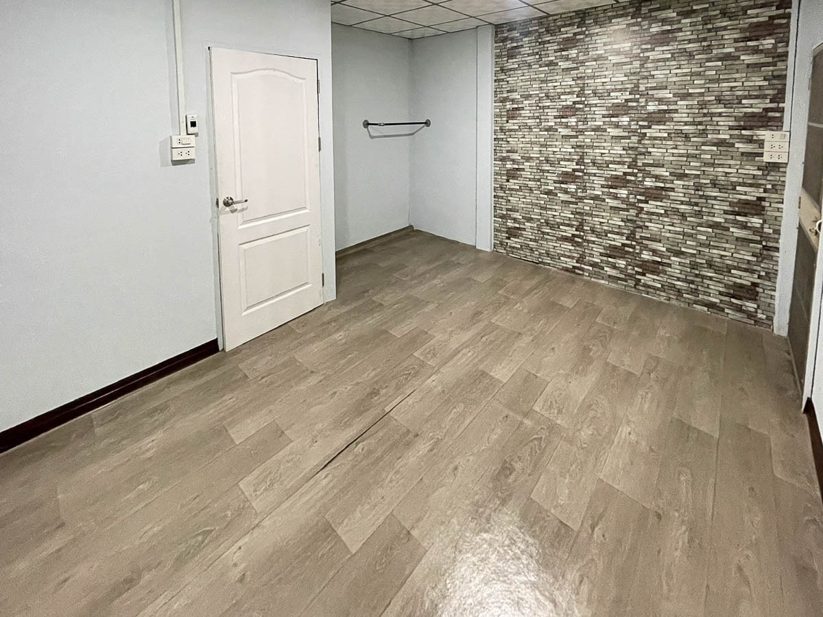 ขายทาวน์โฮมแจ้งวัฒนะ เมืองทอง : ขาย บ้าน Flowery Home ปากเกร็ด บ้านทาวน์เฮาส์ 2 ชั้น แบบ 2 ห้องนอน 17 ตรว 110 ตรม สภาพดี ใกล้ ติวานนท์ ศรีสมาน ดอนเมือง อิมแพ็ค เมืองทองธานี แจ้งวัฒนะ : EL26S-002