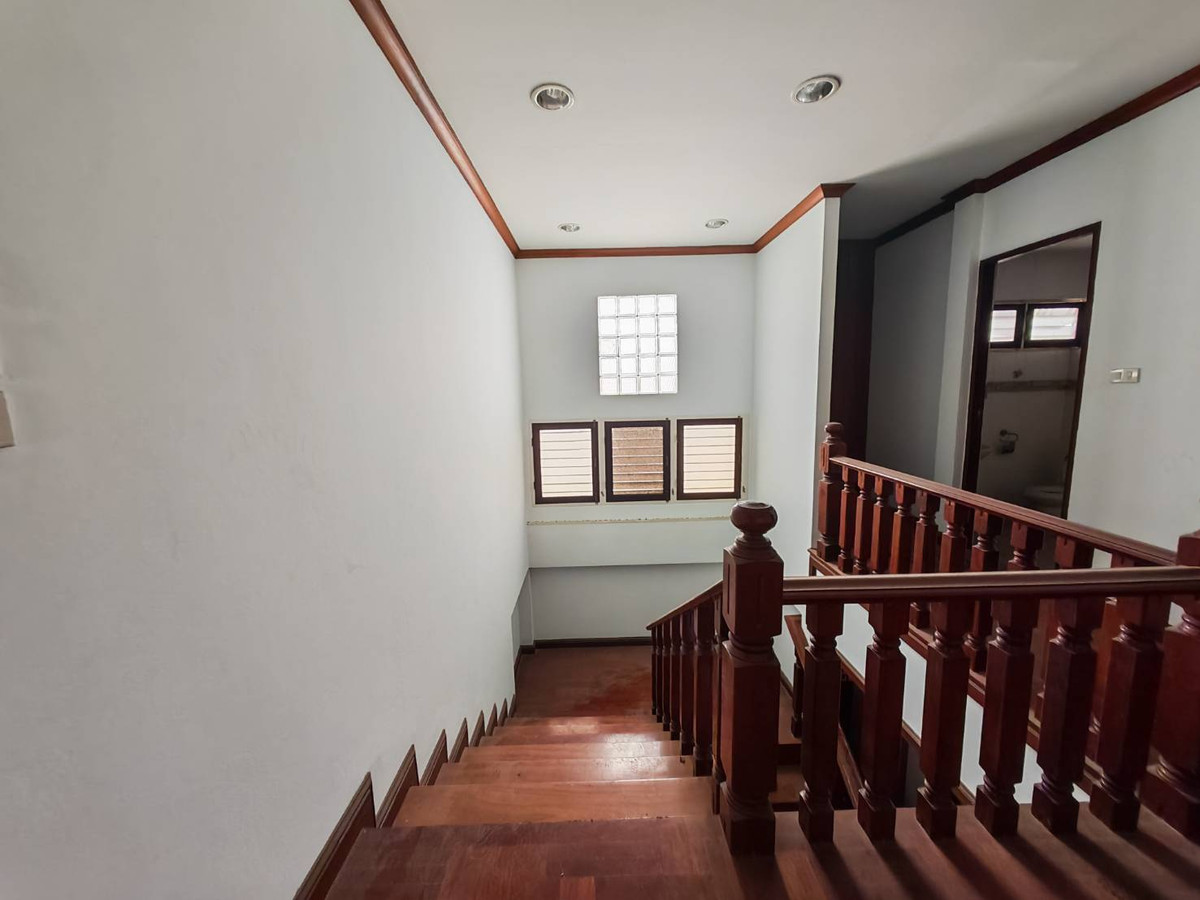 ขายบ้านรัชดา ห้วยขวาง : ขายด่วน!! บ้านเดี่ยว 2 ชั้น 126 ตรว. ทำเลทองย่านห้วยขวาง-รัชดา มีห้องใต้ดินขนาดใหญ่