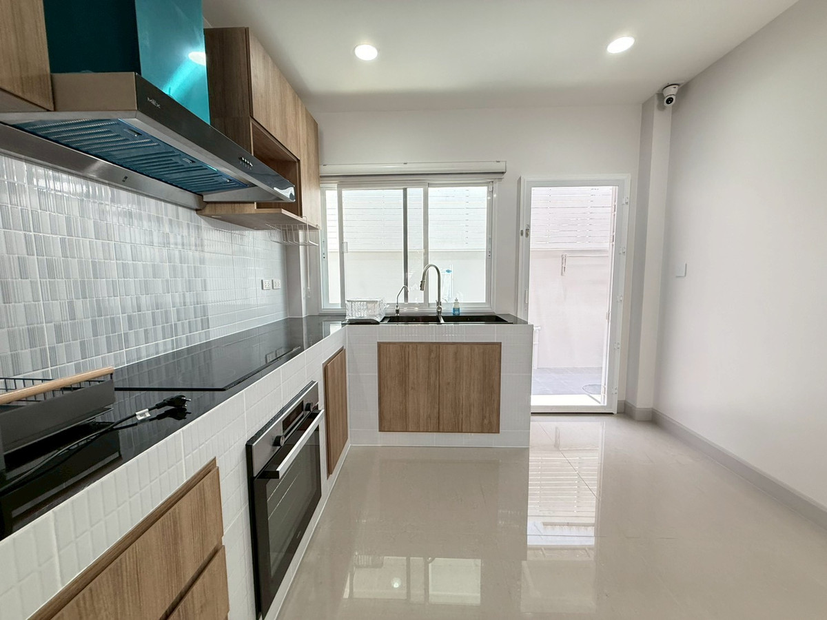 For RentHouseOnnut, Udomsuk : 🐈🎊 Urgent House On Nut 40 for rent, with a small garden inside the house. Can turn animals 