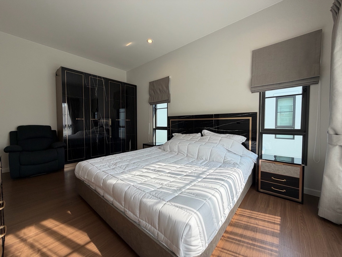 ให้เช่าบ้านบางนา แบริ่ง ลาซาล : ให้เช่าบ้านเดี่ยวหรู เศรษฐสิริ บางนา กม.10 บ้านเดี่ยวดีไซน์โมเดิร์น เรียบหรู ฟังก์ชันลงตัว เหมาะสำหรับครอบครัวที่ต้องการความเป็นส่วนตัวในโครงการระดับพรีเมียม