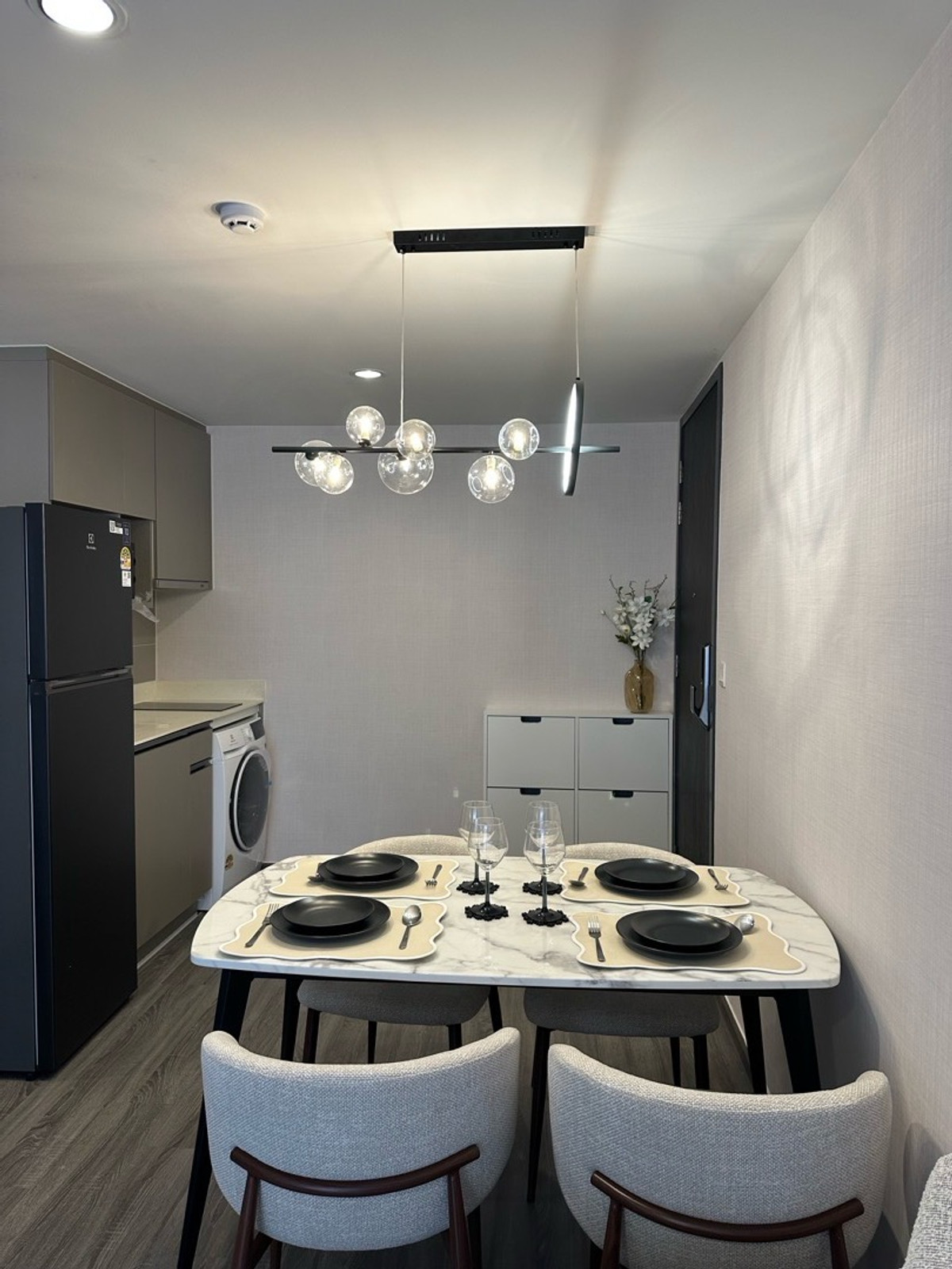 For RentCondoSukhumvit, Asoke, Thonglor : Rent 2 bedrooms, 2 bathrooms, BTS Ekkamai.