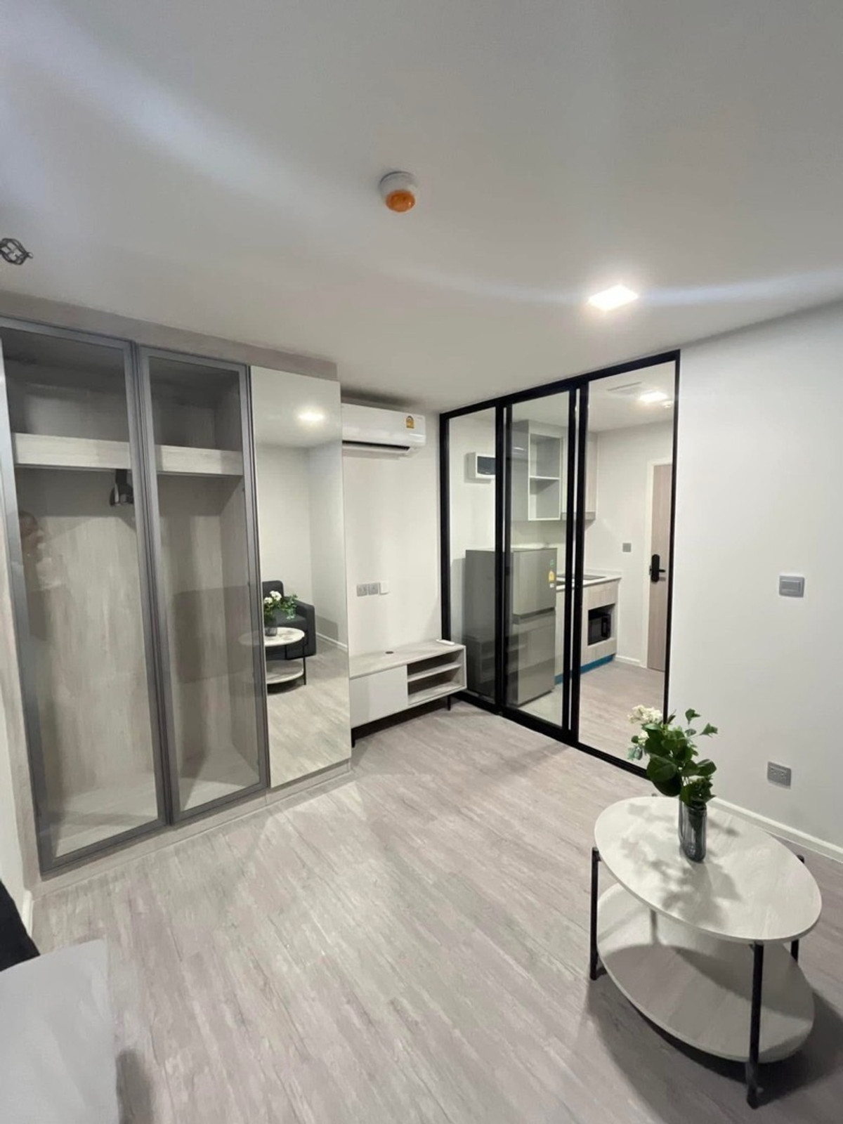 For RentCondoBangna, Bearing, Lasalle : Condo for rent Atmoz Tropicana Bangna (Atmoz Tropicana Bangna) Room size: 23 sq m Floor: 8 Building/Building: A Price: 9,000 baht Nearby places: Yellow Line MRT.