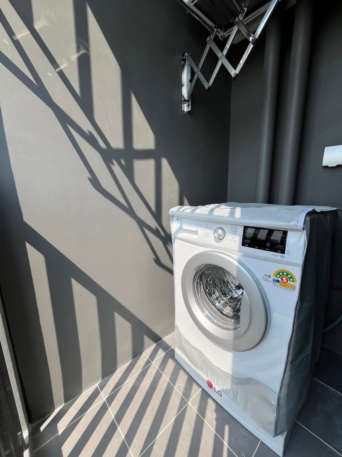 For RentCondoBangna, Bearing, Lasalle : Condo for rent Atmoz Tropicana Bangna (Atmoz Tropicana Bangna) Room size: 23 sq m Floor: 8 Building/Building: A Price: 9,000 baht Nearby places: Yellow Line MRT.