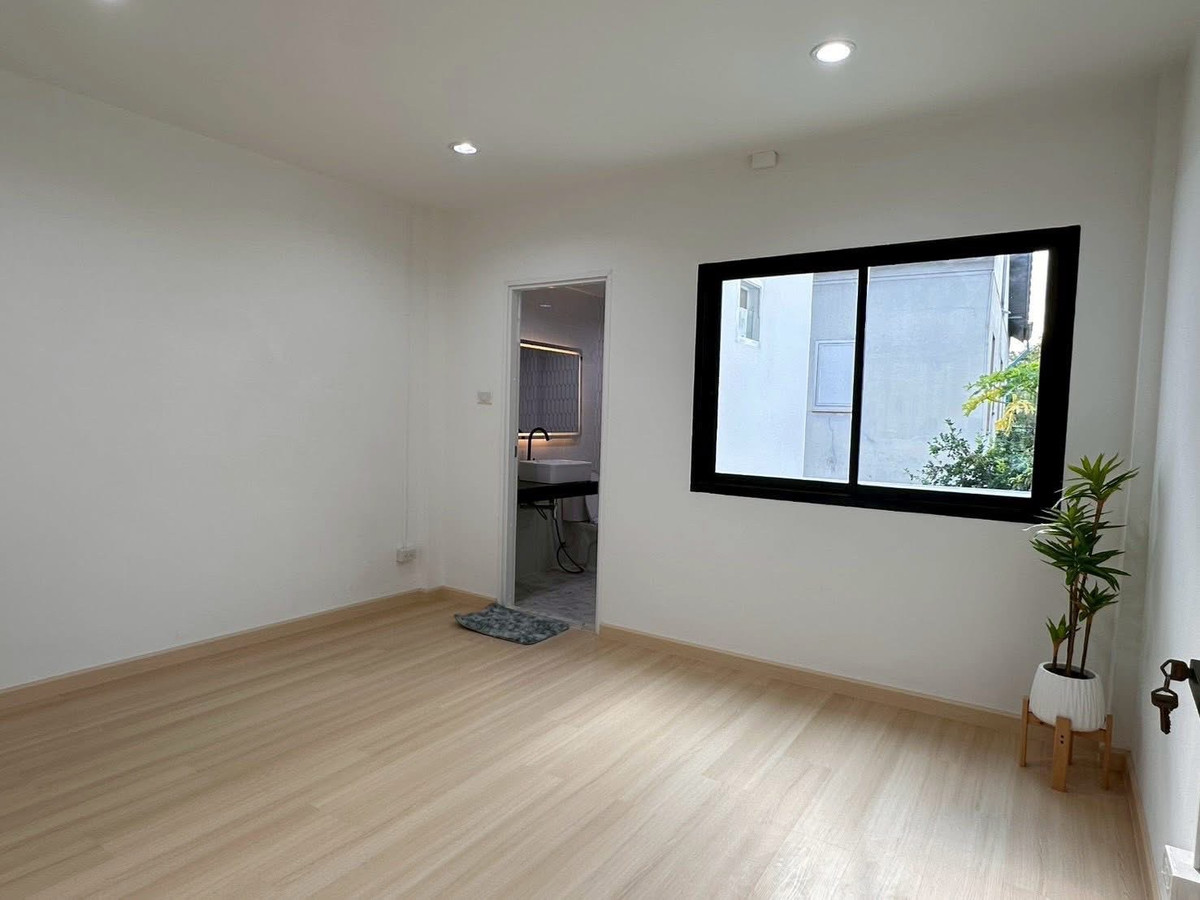 ขายบ้านรัชดา ห้วยขวาง : ✨ ทาวน์โฮม 3 ชั้น ทำเล #ห้วยขวาง เชื่อมต่อชีวิตเมืองเข้ากับพื้นที่สีเขียวส่วนตัว พักผ่อนไปกับ Courtyard กลางบ้าน 🌿