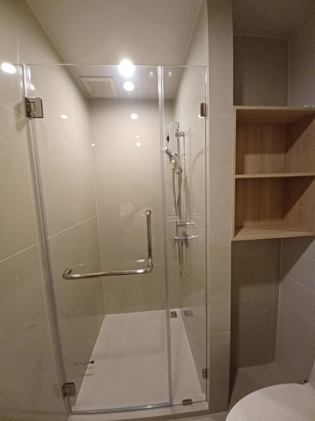 For RentCondoBangna, Bearing, Lasalle : For rent 𝐍𝐮𝐞 𝐌𝐞𝐠𝐚 𝐏𝐥𝐮𝐬 𝐁𝐚𝐧𝐠𝐧𝐚 (New Mega Plus Bangna) Room size: 46 sq m Floor: 11 Price: 30,000 baht Nearby places: mega bangna