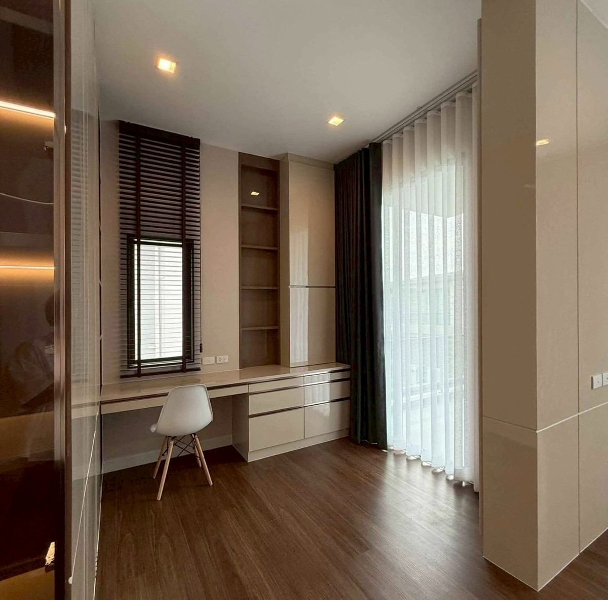 บ้านบางนา แบริ่ง ลาซาล : ✨[ 𝐑𝐄𝐍𝐓/𝐒𝐀𝐋𝐄] เดี่ยวดีไซน์หรู ตกแต่งบิ้วท์อินครบทั้งหลังในสไตล์ที่ทันสมัยและลงตัว บ้านใหม่ไม่เคยมีใครเข้าอยู่🌳