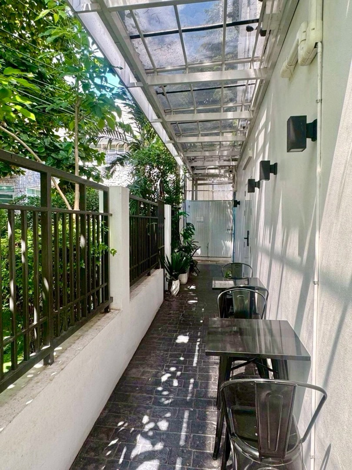 For RentOfficeChokchai 4, Ladprao 71, Ladprao 48, : Commercial Townhome for Rent Ladprao 71 near MRT Lat Phrao 71 clinic space wellness space ready to operate