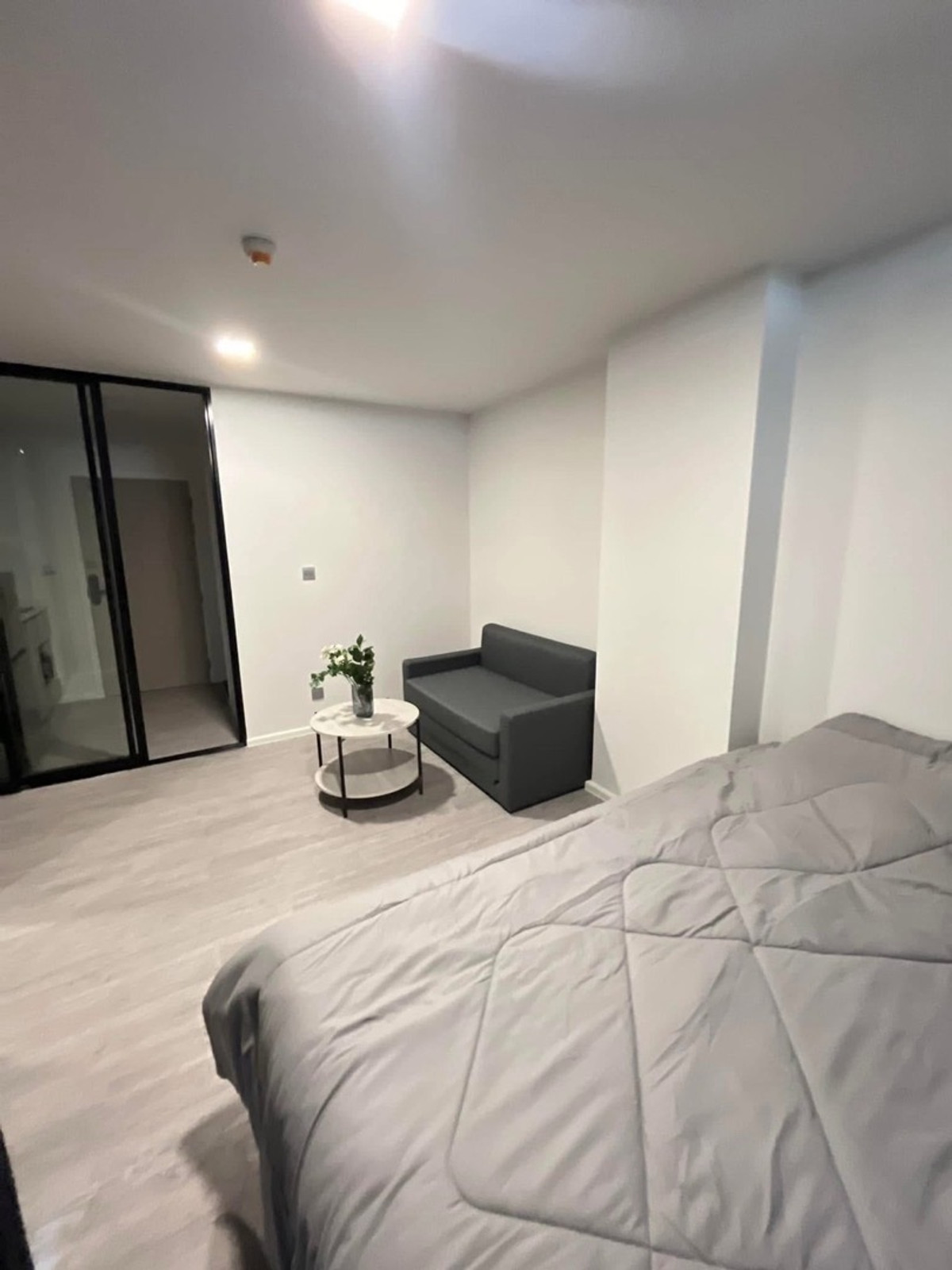 For RentCondoBangna, Bearing, Lasalle : Condo for rent Atmoz Tropicana Bangna (Atmoz Tropicana Bangna) Room size: 23 sq m Floor: 8 Building/Building: A Price: 9,000 baht Nearby places: Yellow Line MRT.