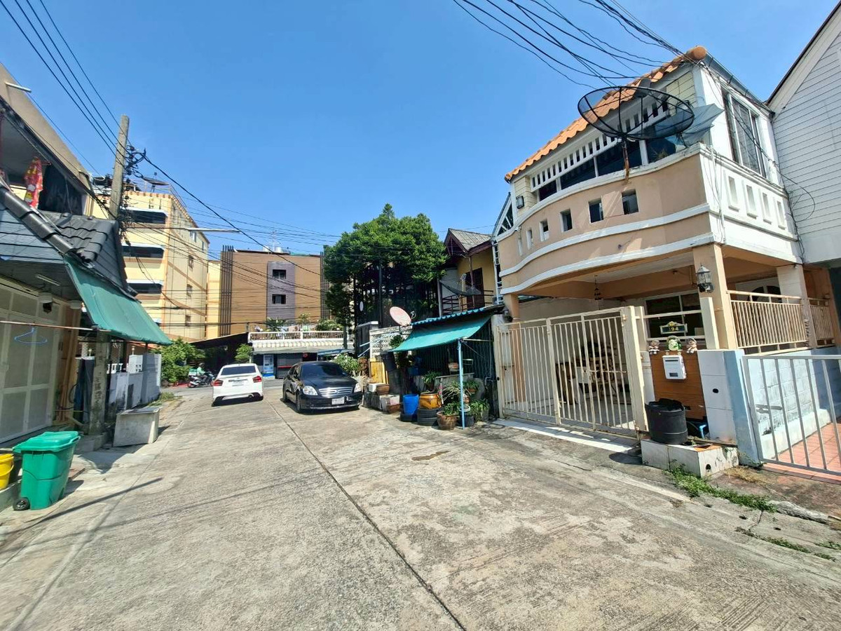 ขายทาวน์โฮมรามคำแหง หัวหมาก : ขายบ้านทาวน์เฮ้าส์ 2 ชั้น หมู่บ้านคอลเลจทาวน์ ซอยรามคำแหง 24 รีโนเวทใหม่เรียบร้อย (N.2033)