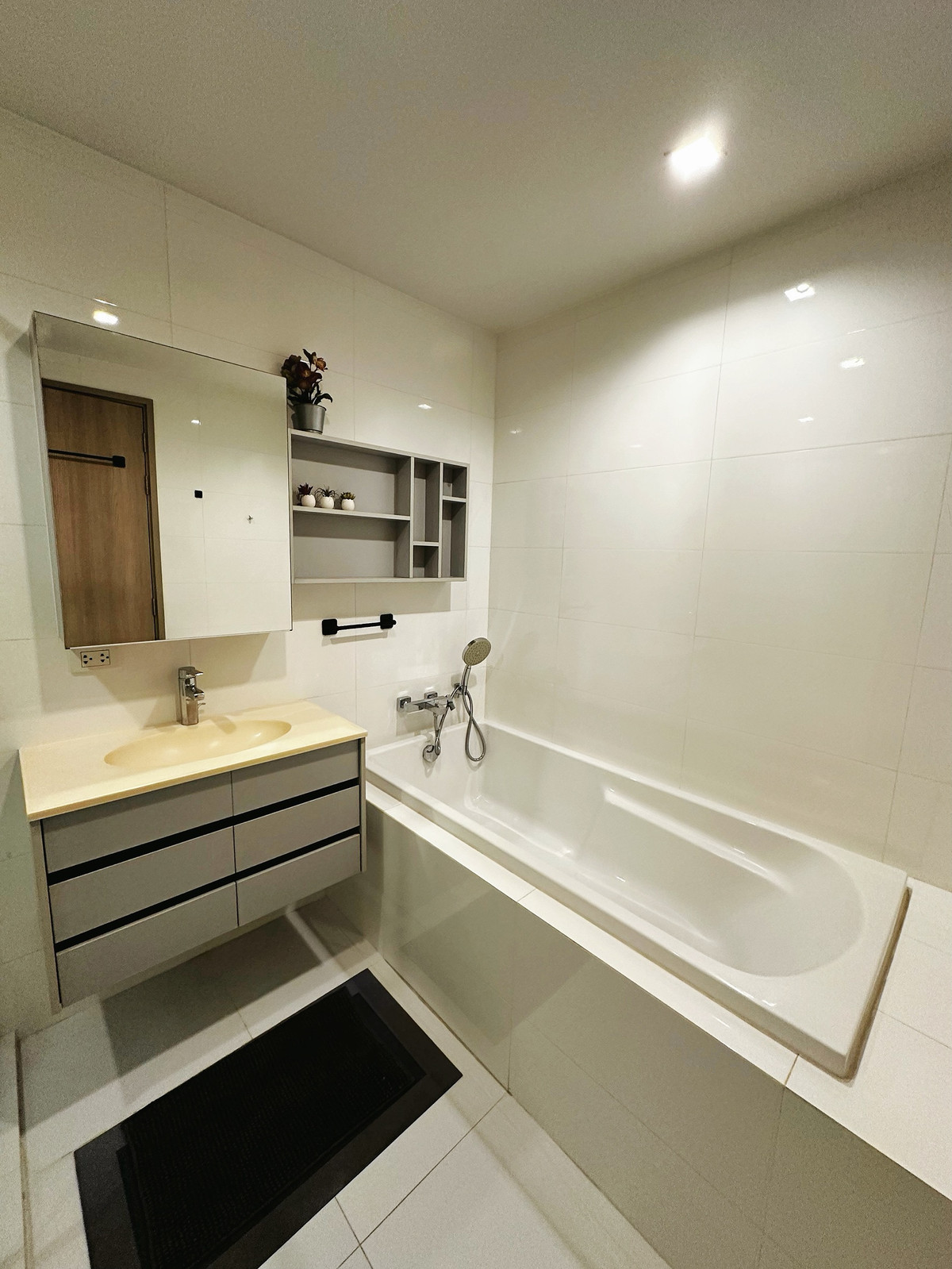 For RentCondoSukhumvit, Asoke, Thonglor : !! Beautiful room for rent, Condo HQ Thonglor, near BTS Thonglor.