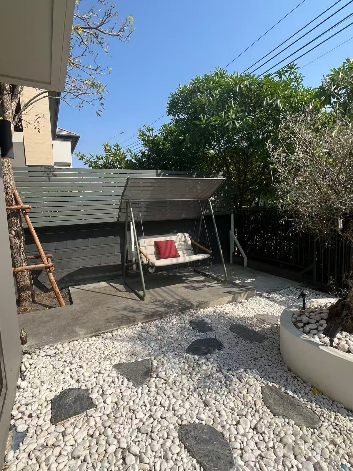 ให้เช่าบ้านบางนา แบริ่ง ลาซาล : บ้านเดี่ยวหรู 4 ห้องนอน - ตกแต่งสวย (สไตล์บ้านโชว์) เช่า 130000 บาท/เดือน