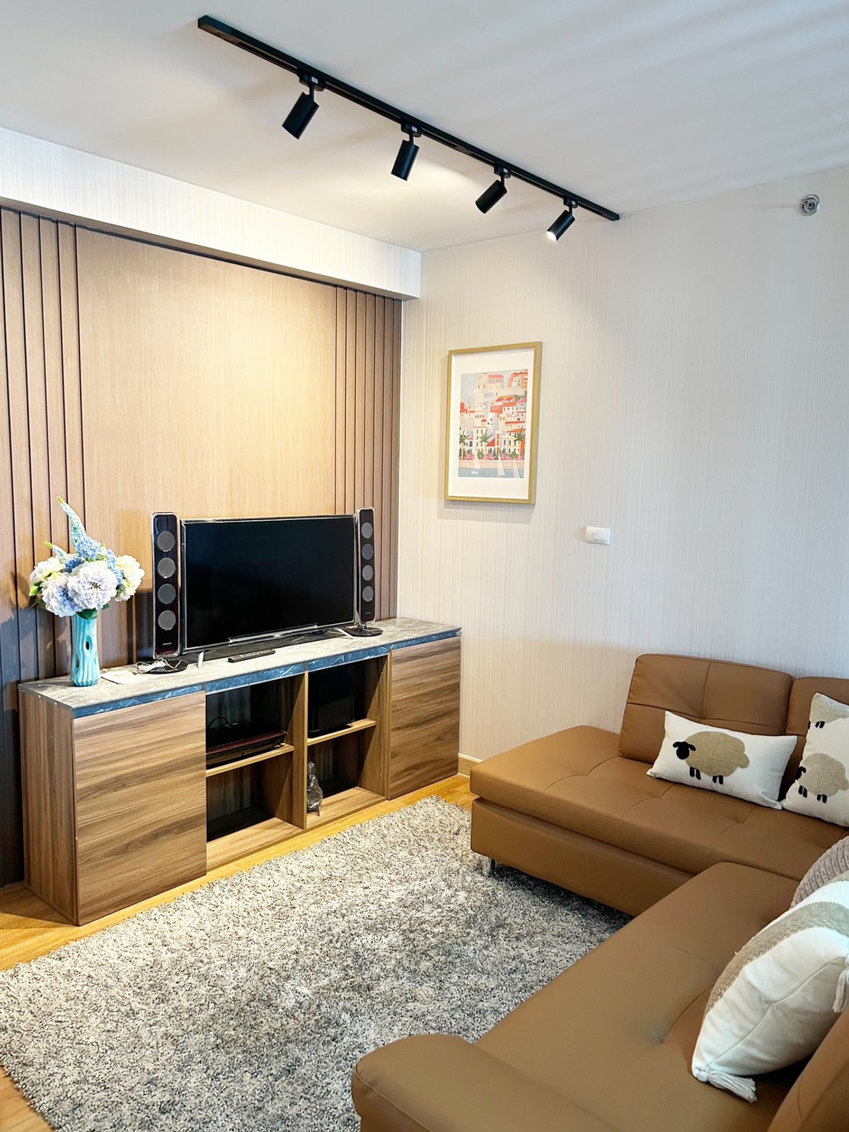 For SaleCondoPattanakan, Srinakarin : Supalai park srinakarin new renovated unit with brand new furniture --- Condo for sale Supalai Park Srinakarin, completely renovated. With new furniture