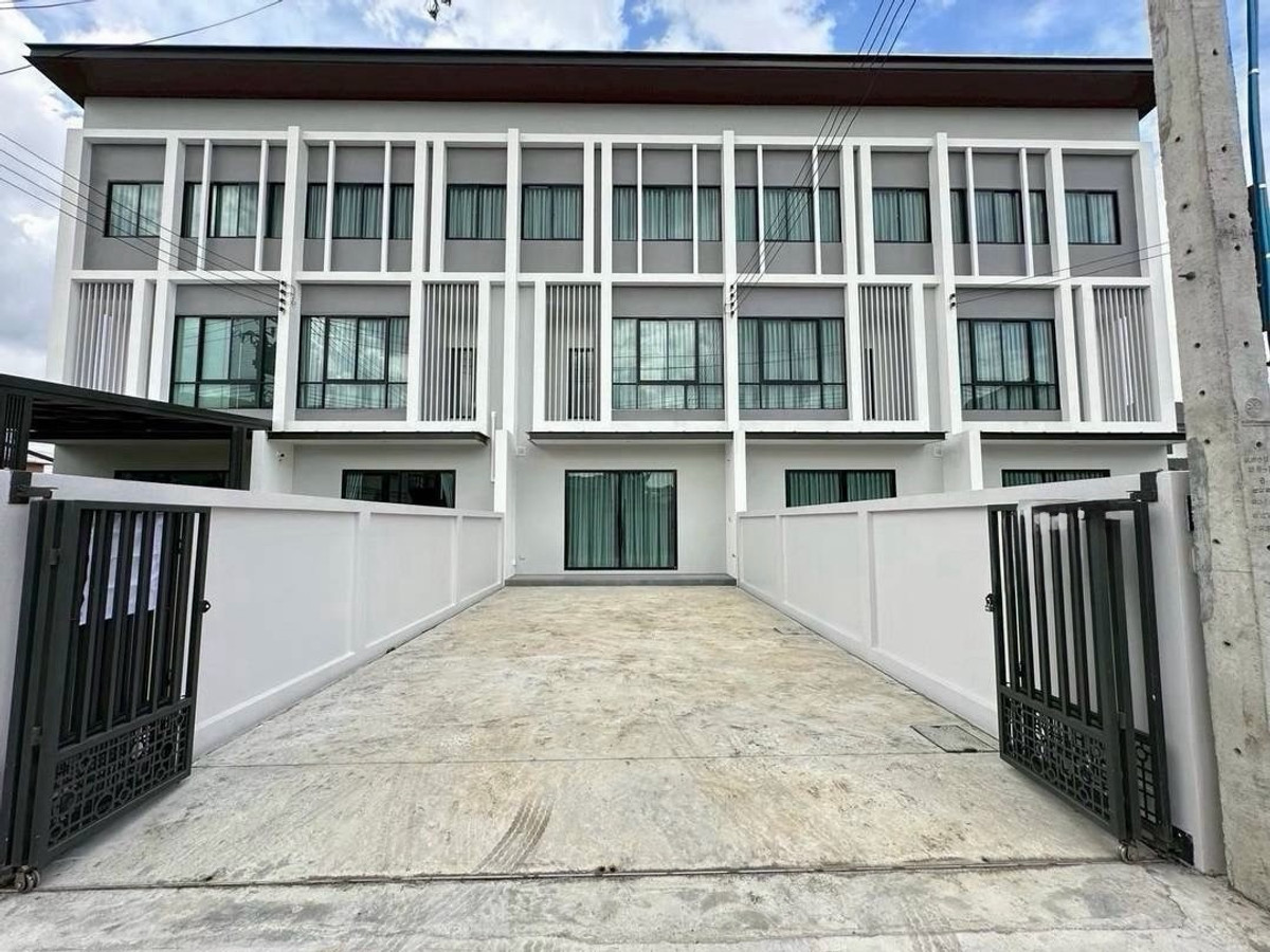 ให้เช่าโฮมออฟฟิศโชคชัย4 ลาดพร้าว71 : ทาวน์โฮมให้เช่า โชคชัย 4 สตรีวิทยา 2 พื้นที่ใช้สอย 300 ตร.ม ฟังก์ชันครบ รองรับทั้งอยู่อาศัยและทำธุรกิจ
