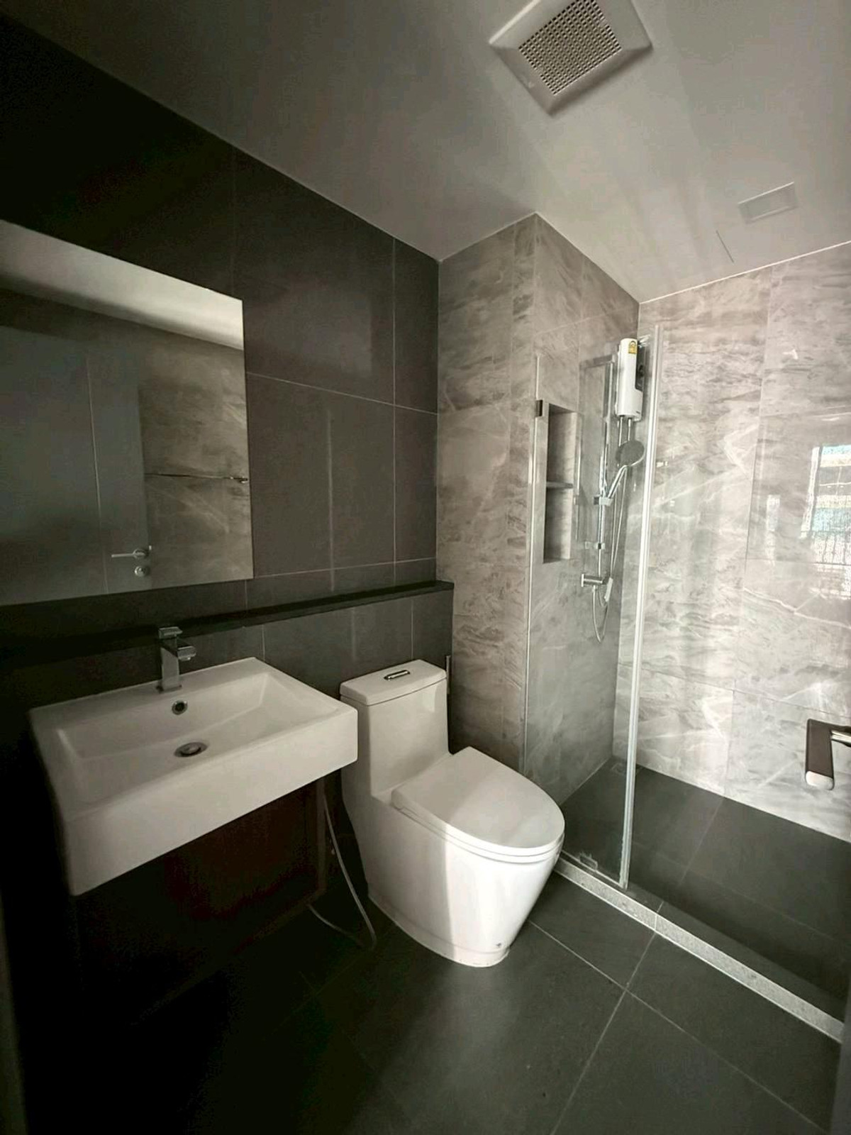 ให้เช่าคอนโดสุขุมวิท อโศก ทองหล่อ : ให้เช่า • 🏢𝐐𝐮𝐢𝐧𝐭𝐚𝐫𝐚 𝐏𝐡𝐮𝐦𝐞 สุขุมวิท 𝟑𝟗 📍 ใกล้ MRT เพชรบุรี / BTS พร้อมพงษ์