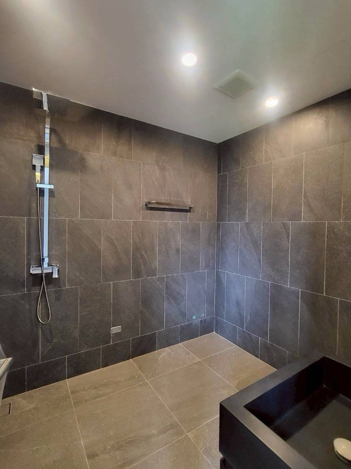 บ้านลาดกระบัง สุวรรณภูมิ : บ้านเดี่ยว Ultra Luxury ศรีนครินทร์  พร้อมสระว่ายน้ำและลิฟต์ส่วนตัว ใกล้ Paradise Park และ Berkeley International School