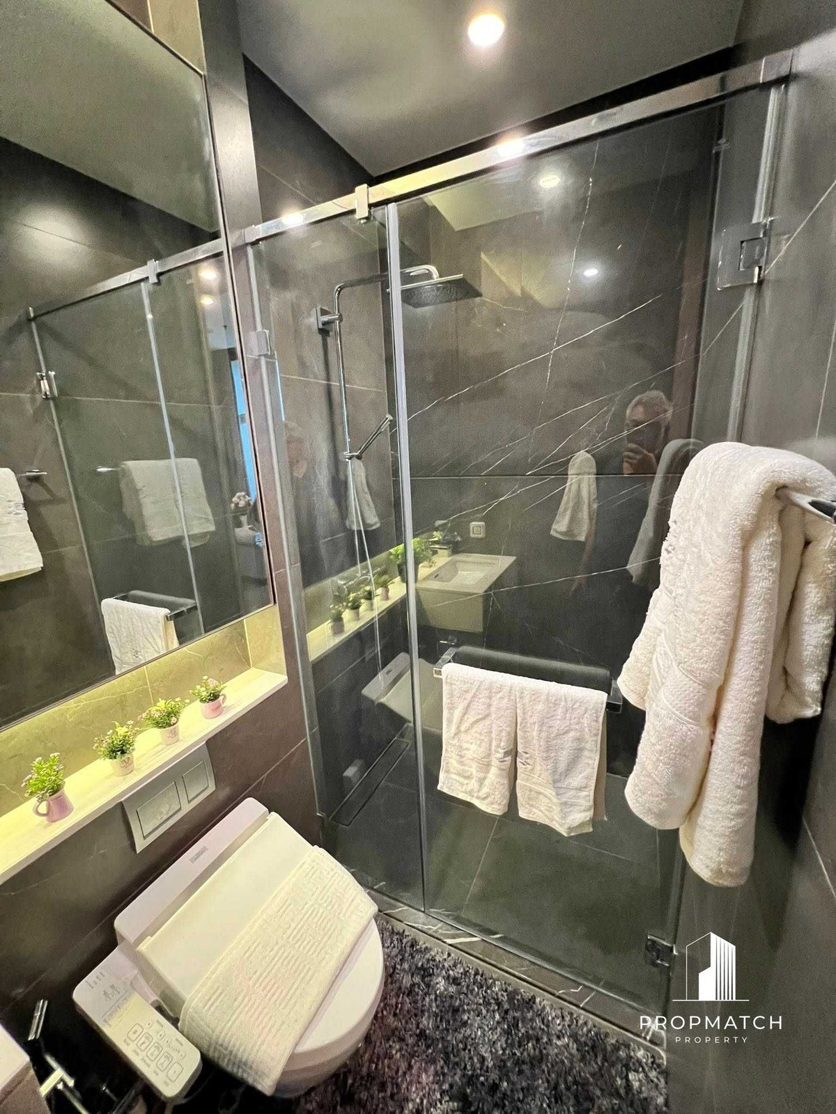 For RentCondoRama9, Petchburi, RCA : ⚡️Best price in the building⚡️The esse at singha complex 🔥36 Sqm 32,000 B only. If interested, contact ⚡️ Putter 0928895628 line:plustor_ss⚡️