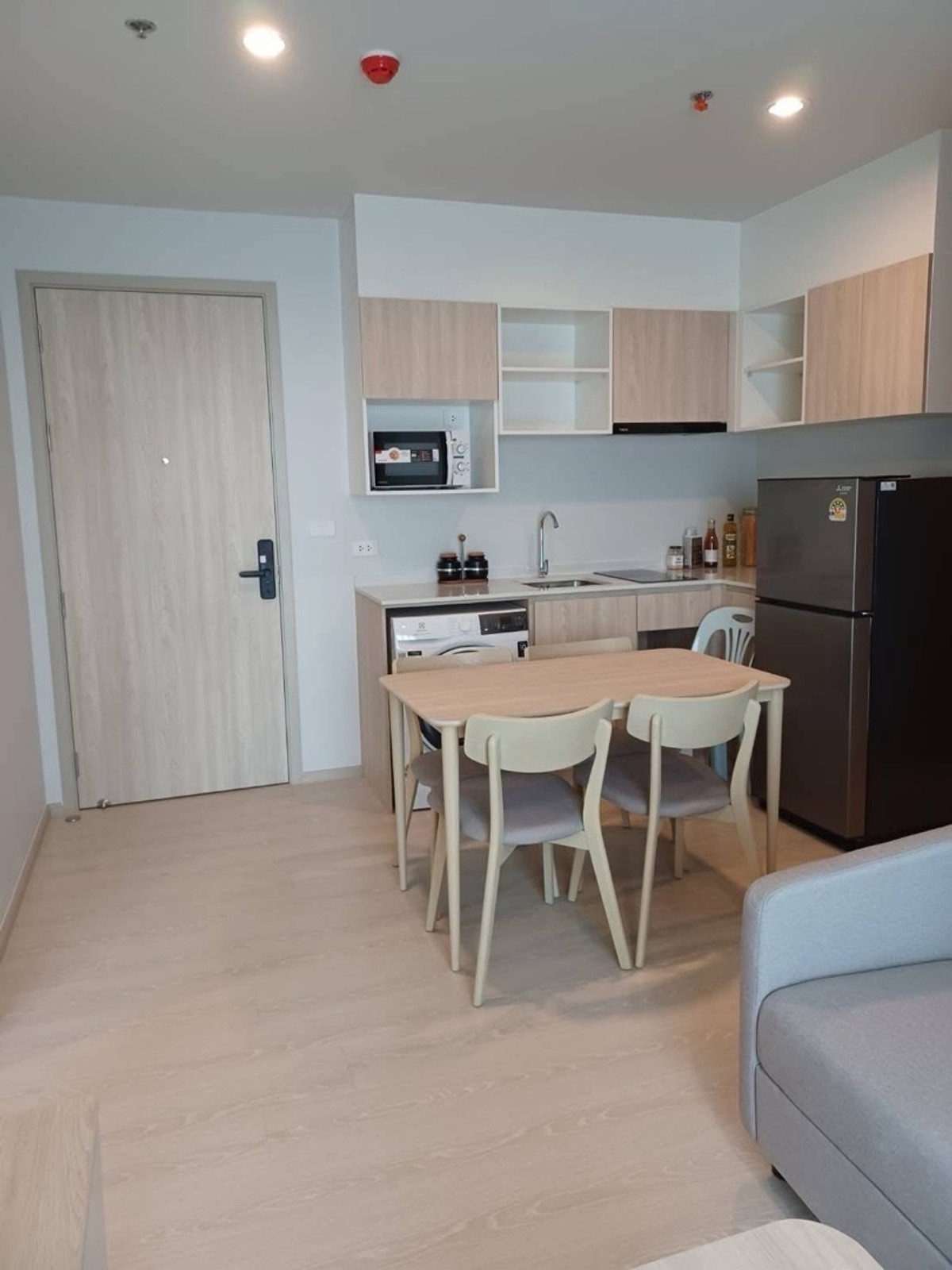 For RentCondoBangna, Bearing, Lasalle : For rent 𝐍𝐮𝐞 𝐌𝐞𝐠𝐚 𝐏𝐥𝐮𝐬 𝐁𝐚𝐧𝐠𝐧𝐚 (New Mega Plus Bangna) Room size: 46 sq m Floor: 11 Price: 30,000 baht Nearby places: mega bangna