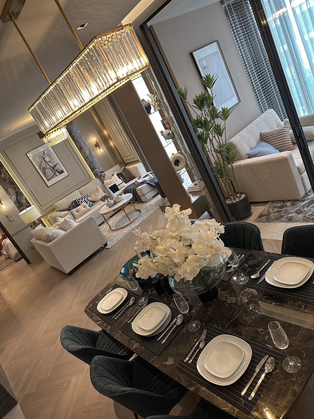 For RentCondoSukhumvit, Asoke, Thonglor : The Reserve 61 Hideaway / Fully Furnished, cozy and private in the heart of Ekkamai / 2 bed 121 sq.m.Tel. 0937890899