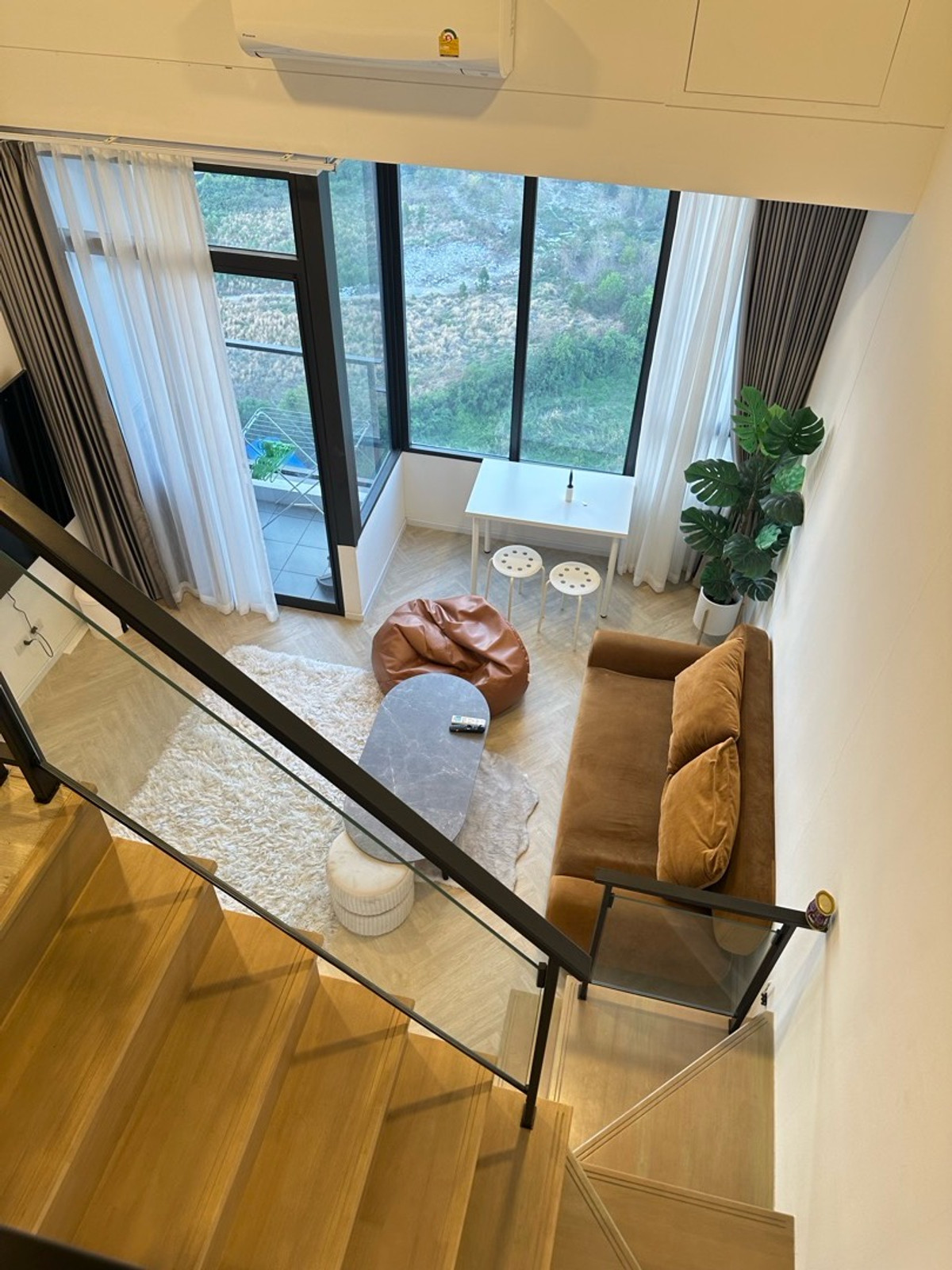 ให้เช่าคอนโดพระราม 9 เพชรบุรีตัดใหม่ RCA : ด่วน ‼️ รีบเลย ‼️ 
คอนโด 2 ชั้น ใกล้พระราม9  ห้องใหญ่ มีอ่างอาบน้ำ ✨‼️
Siamese Rama 9  23,000/เดือน ‼️