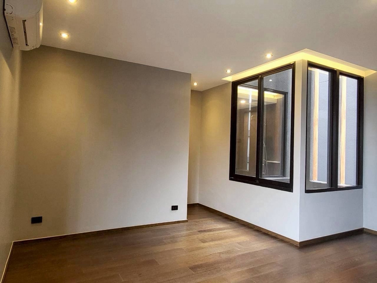 บ้านลาดกระบัง สุวรรณภูมิ : บ้านหรูอัลตร้าศรีนครินทร์พร้อมสระว่ายน้ำส่วนตัวและลิฟต์ ใกล้พาราไดซ์พาร์คและโรงเรียนนานาชาติเบิร์กลีย์