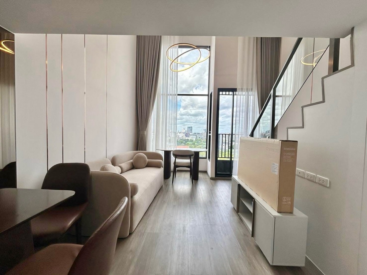 ให้เช่าคอนโดเกษตรศาสตร์ รัชโยธิน : 📍โครงการ : SO Origin Kaset Interchange 
             (โซ ออริจิ้น เกษตร อินเตอร์เชนจ์)

🚝 ใกล้ : BTS สถานีมหาวิทยาลัยเกษตรศาสตร์ 0 เมตร
💵 ราคาเช่า : 29,000 บาท / เดือน