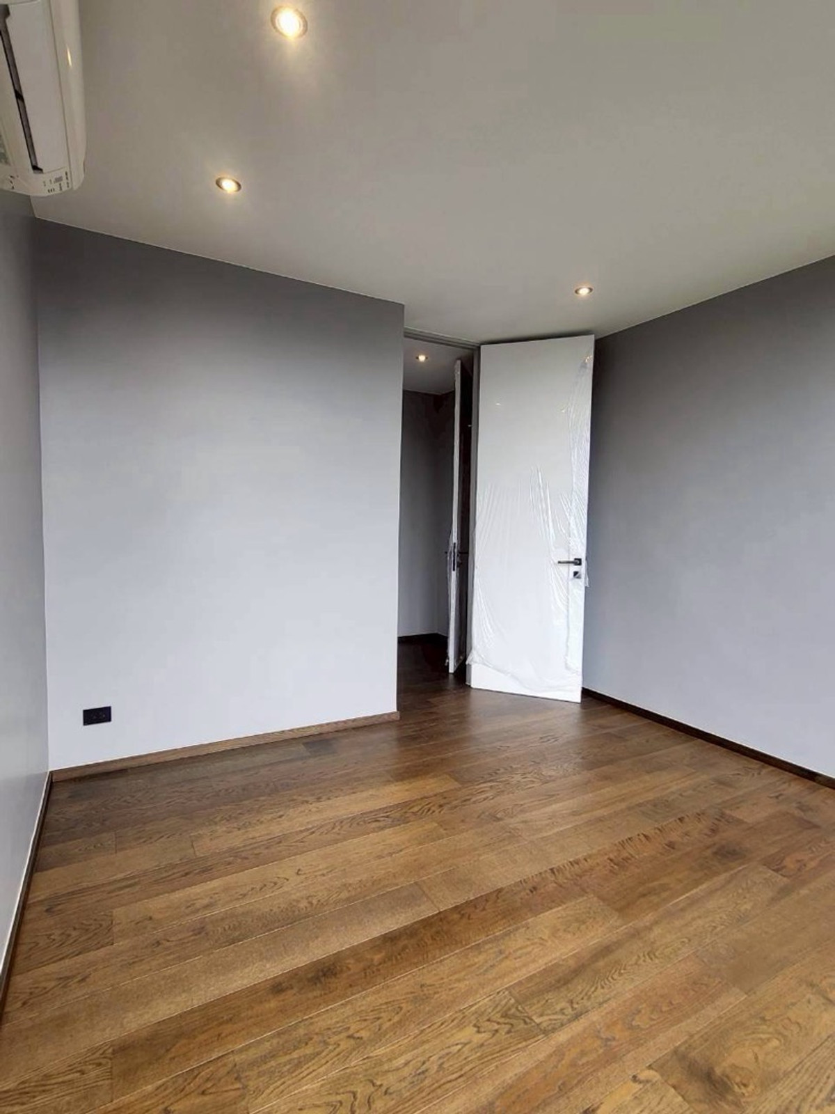 บ้านลาดกระบัง สุวรรณภูมิ : บ้านเดี่ยว Ultra Luxury ศรีนครินทร์  พร้อมสระว่ายน้ำและลิฟต์ส่วนตัว ใกล้ Paradise Park และ Berkeley International School