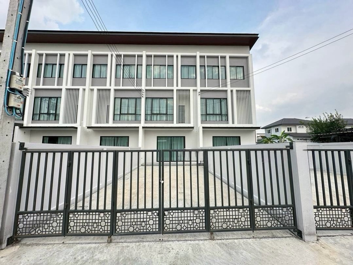 ให้เช่าโฮมออฟฟิศโชคชัย4 ลาดพร้าว71 : ทาวน์โฮมให้เช่า โชคชัย 4 สตรีวิทยา 2 พื้นที่ใช้สอย 300 ตร.ม ฟังก์ชันครบ รองรับทั้งอยู่อาศัยและทำธุรกิจ