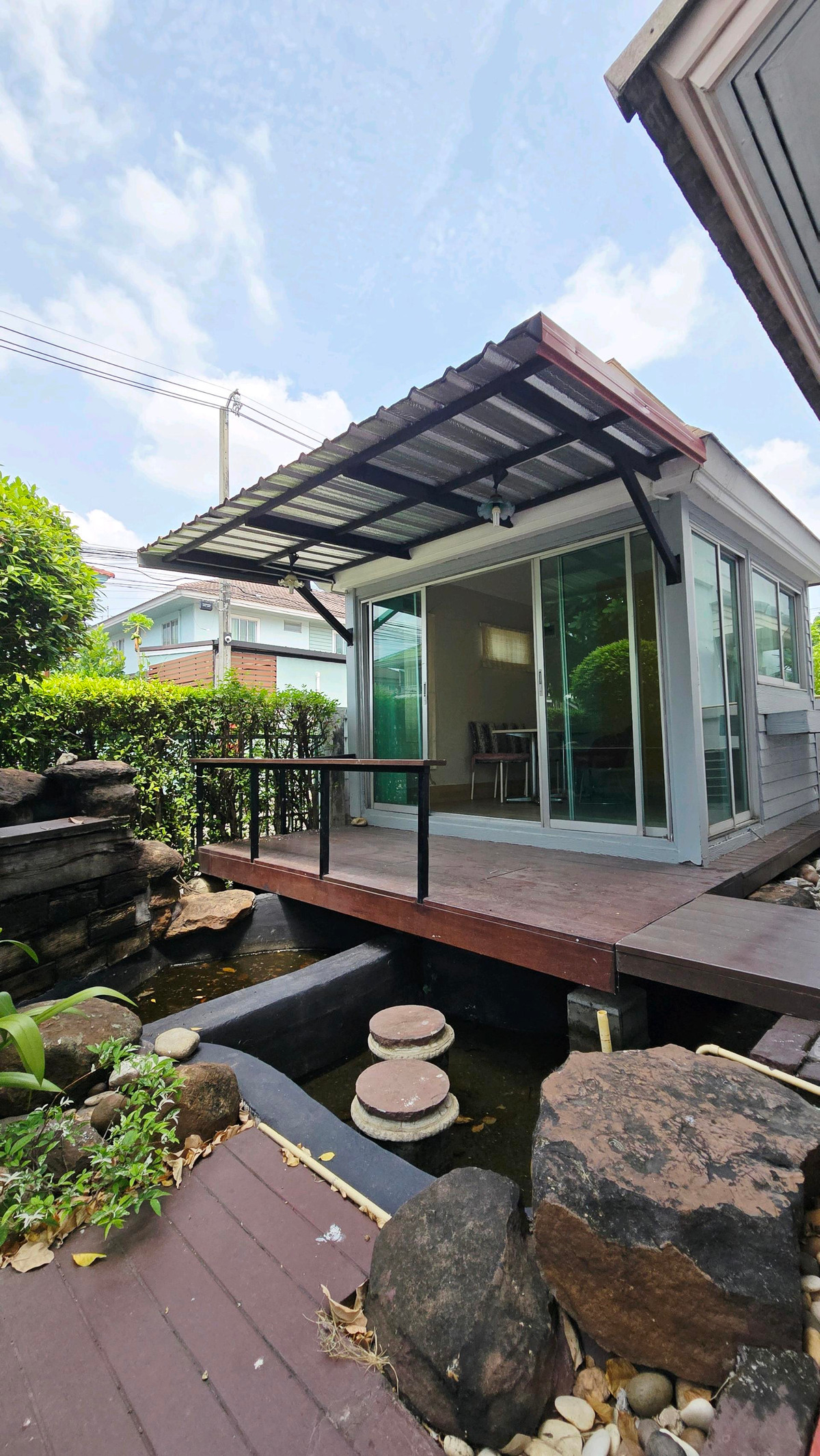 For SaleHousePathum Thani,Rangsit, Thammasat : 🏡 2-story detached house for sale, Prueklada Rangsit Project, Khlong 4 | Corner house, ready to move in.
Good location, roadside project, near BTS Khu Khot and Future Park Rangsit.