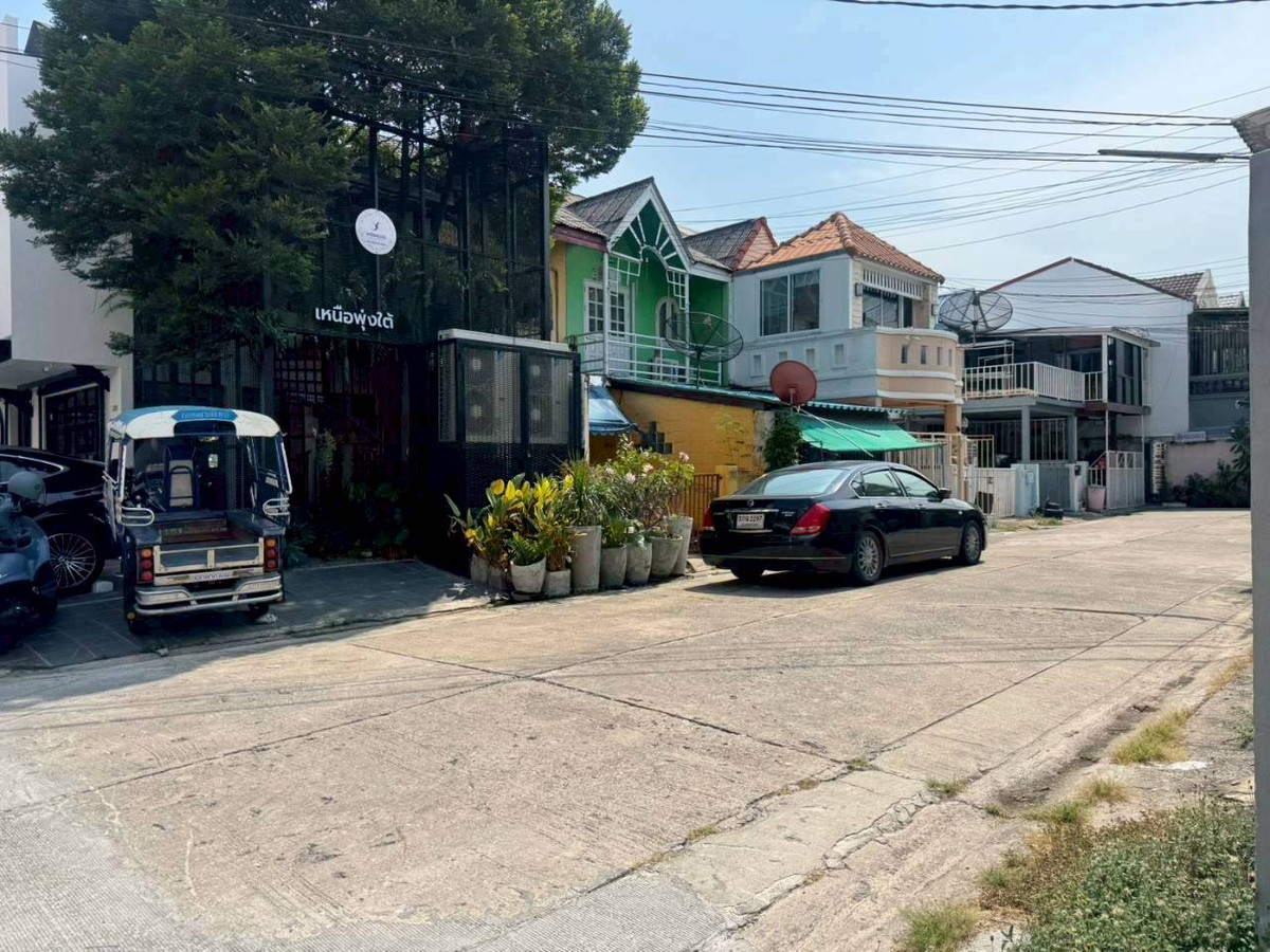 ขายทาวน์โฮมรามคำแหง หัวหมาก : ขายบ้านทาวน์เฮ้าส์ 2 ชั้น หมู่บ้านคอลเลจทาวน์ ซอยรามคำแหง 24 รีโนเวทใหม่เรียบร้อย (N.2033)