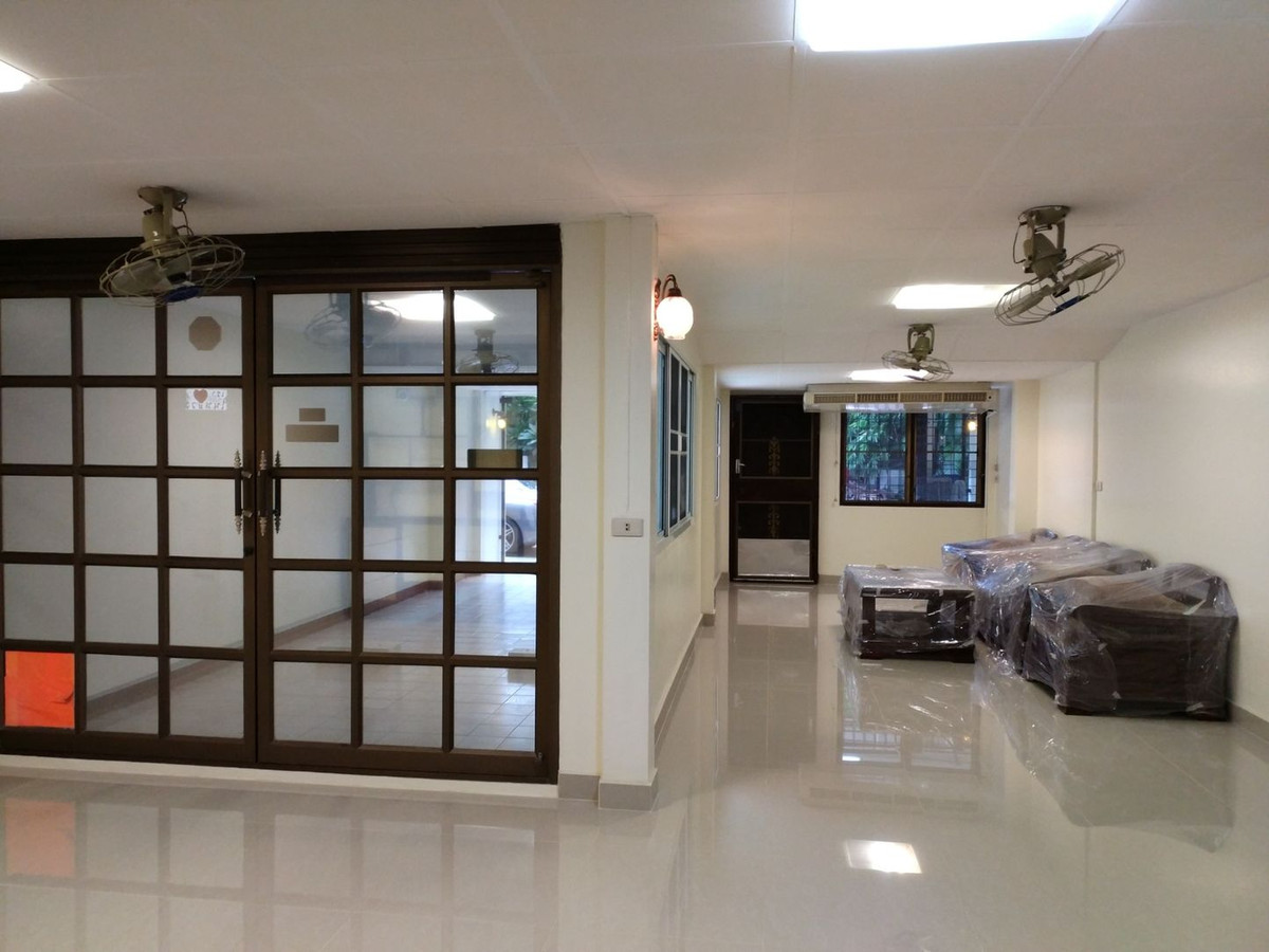 For RentTownhomeRama3 (Riverside),Satupadit : ⚡ For rent, 2-story townhome, Khlong Toei Niwet Village, Rama 3 Soi 78, near MRT, size 21 sq m. ⚡